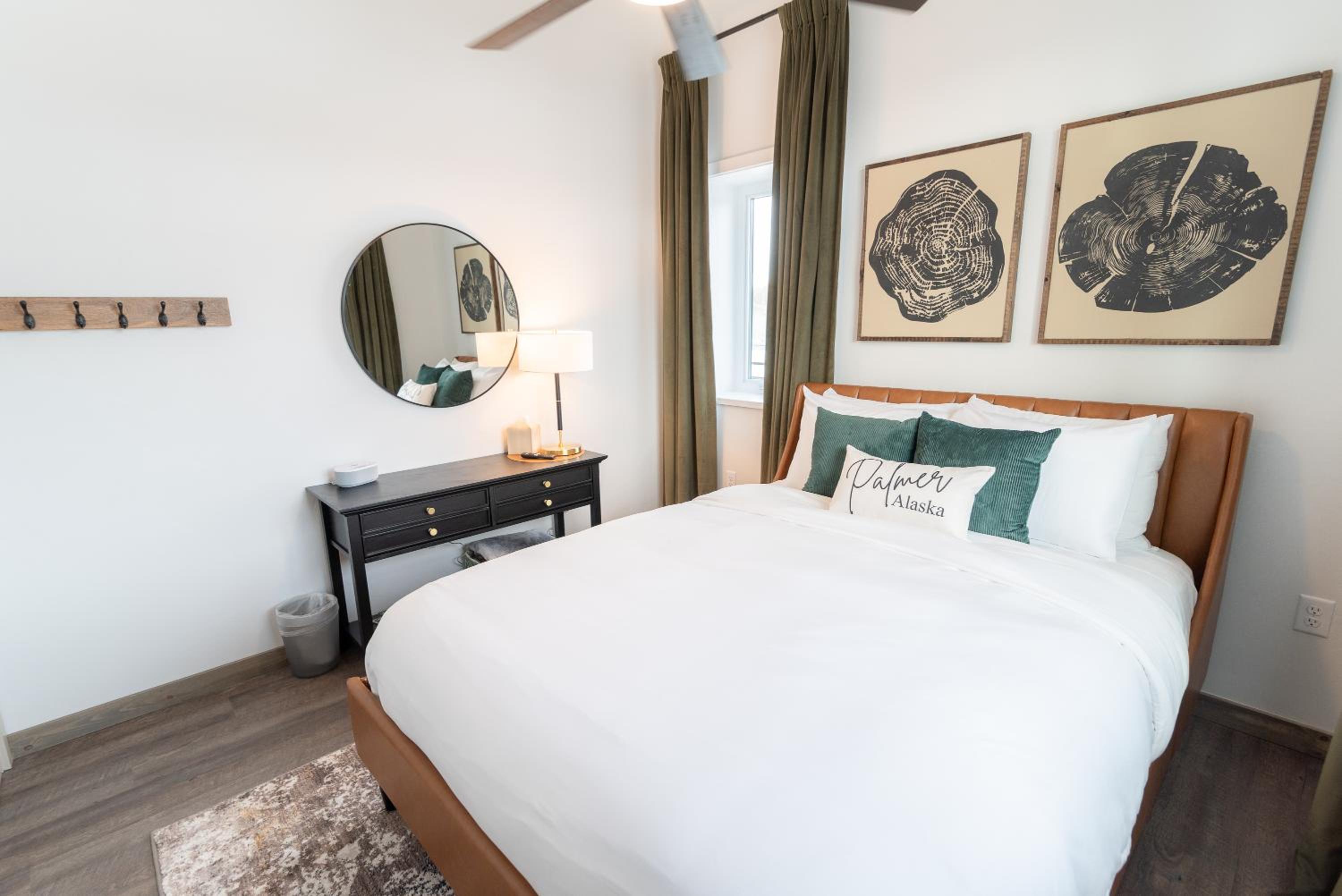 Deluxe King Suite - Photo 22