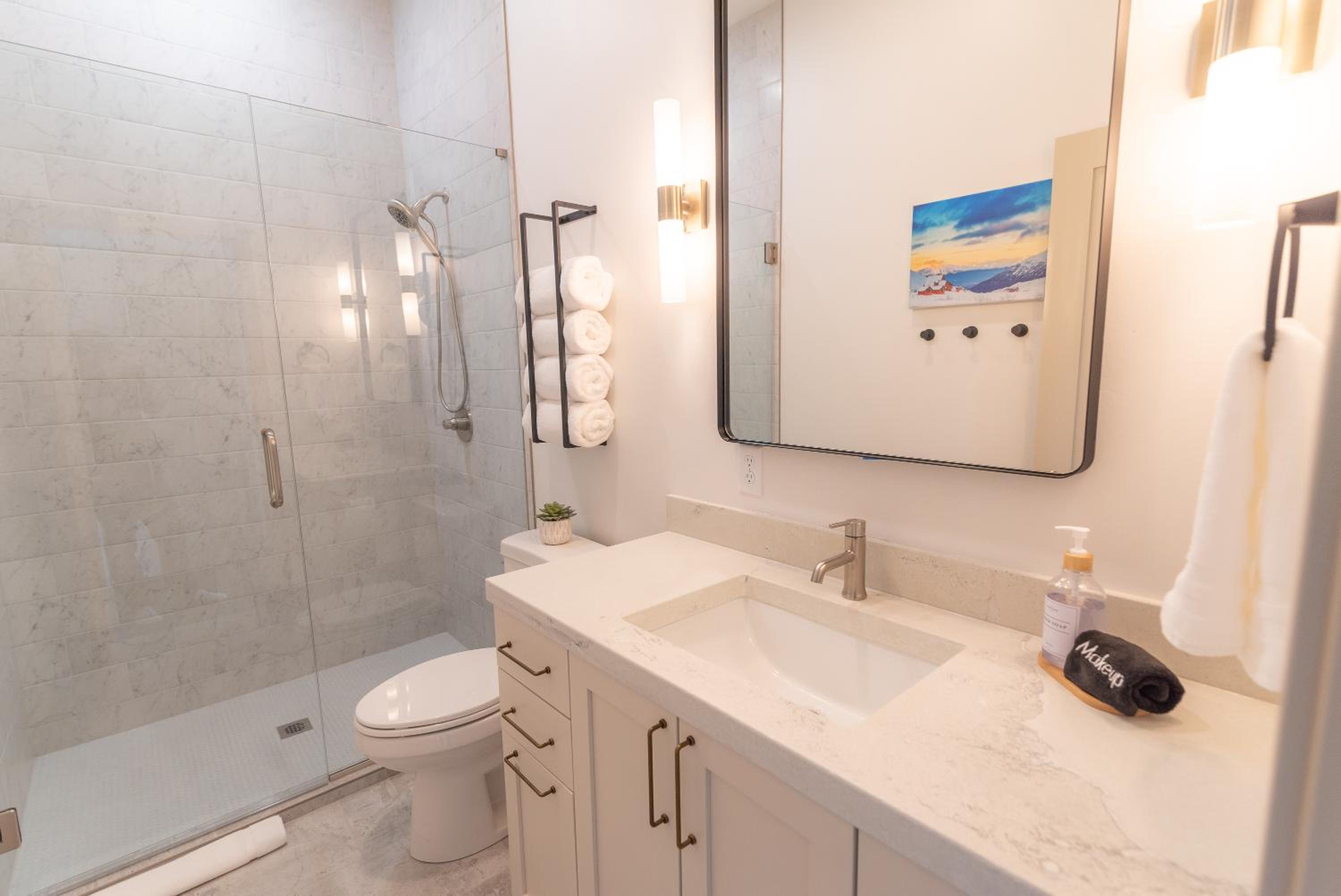 Deluxe King Suite - Photo 27