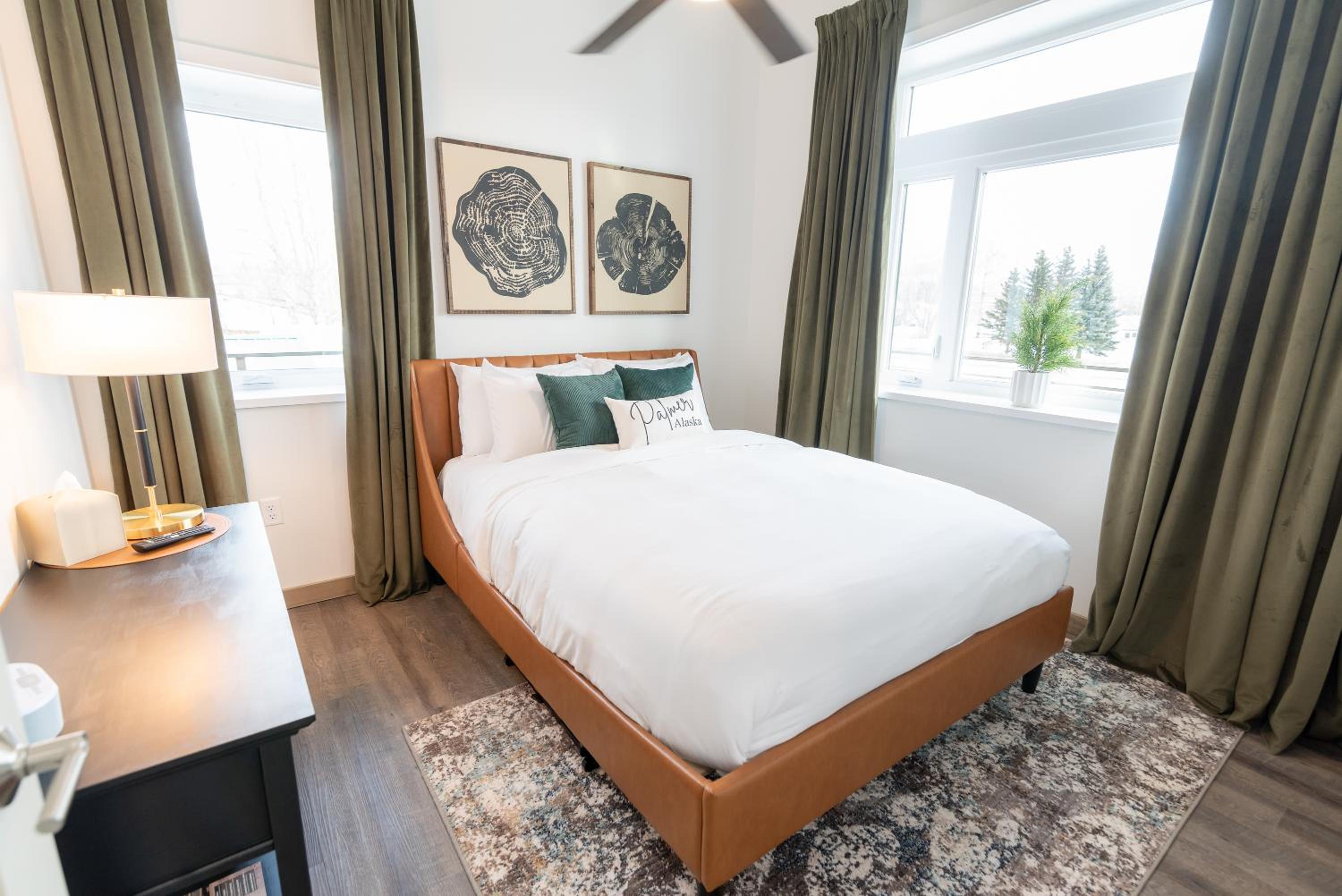 Deluxe King Suite - Photo 23