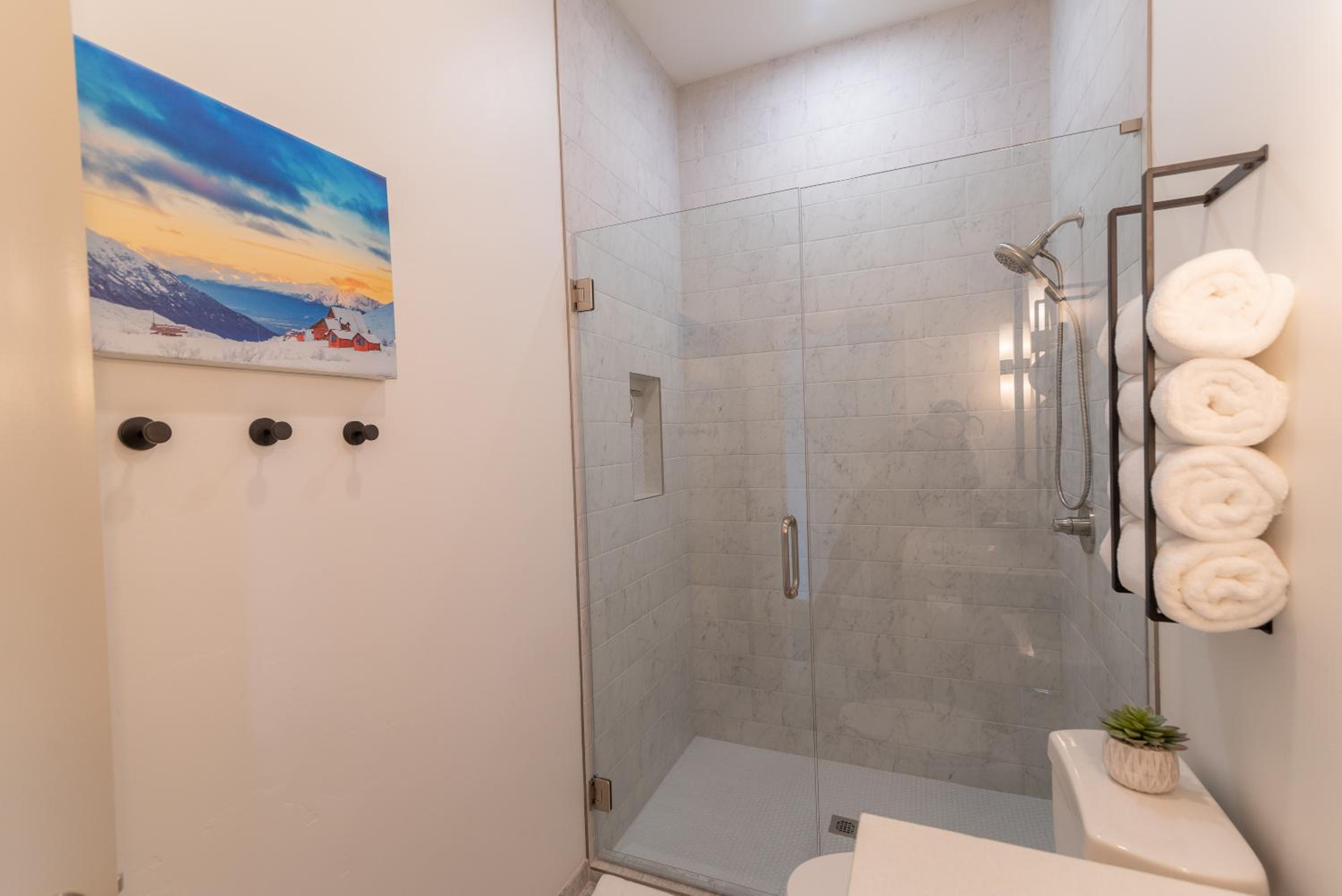 Deluxe King Suite - Photo 29