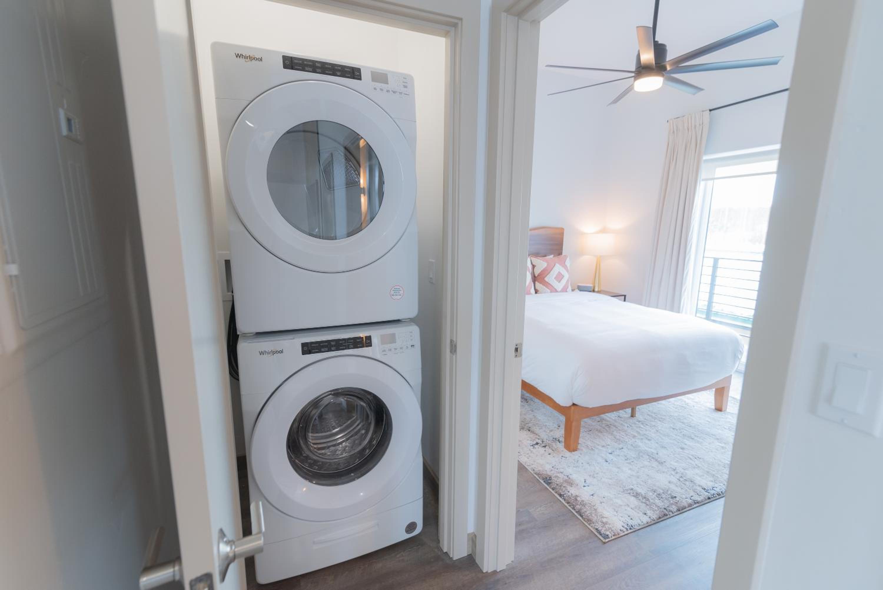 Deluxe King Suite - Photo 31