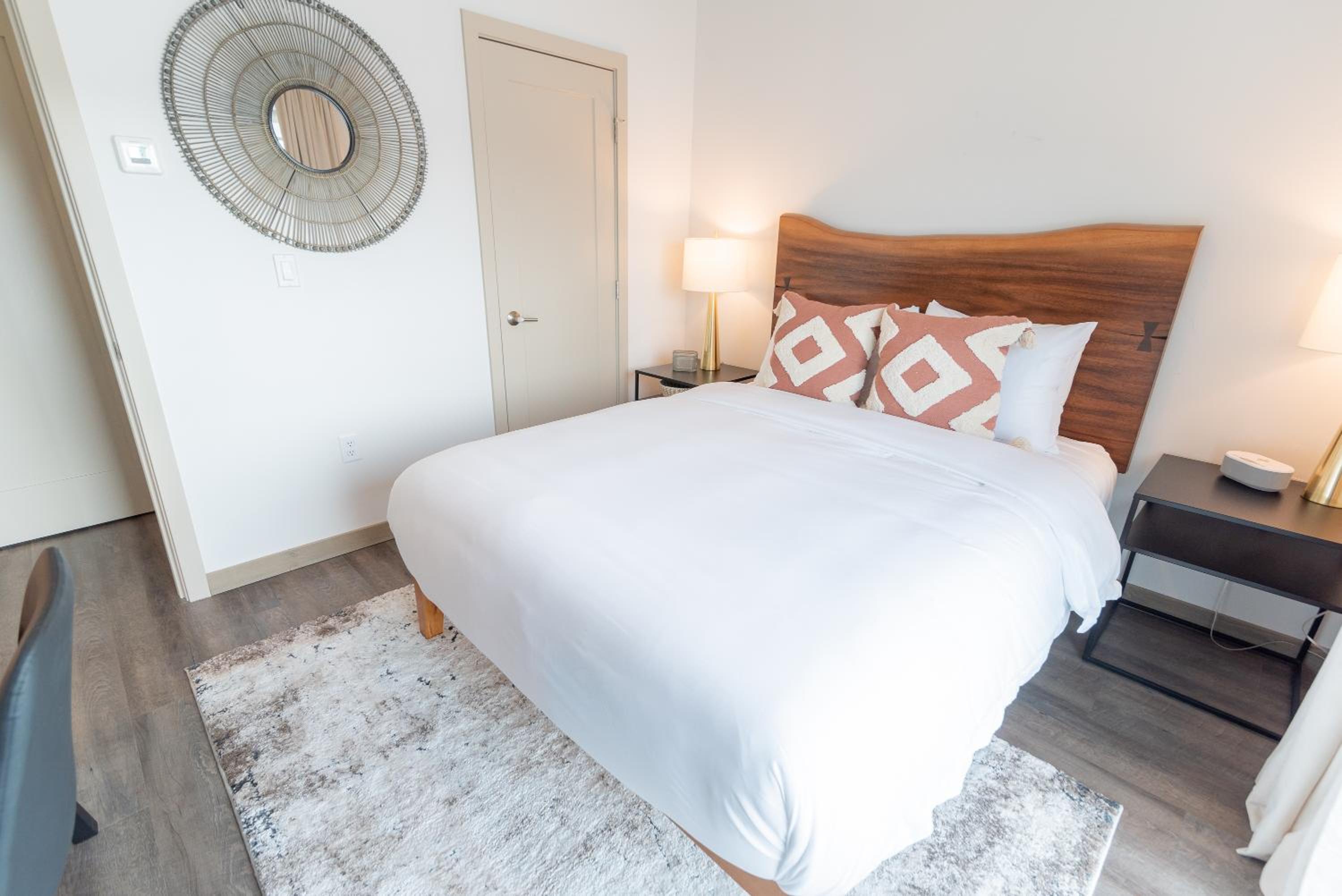 Deluxe King Suite - Photo 37