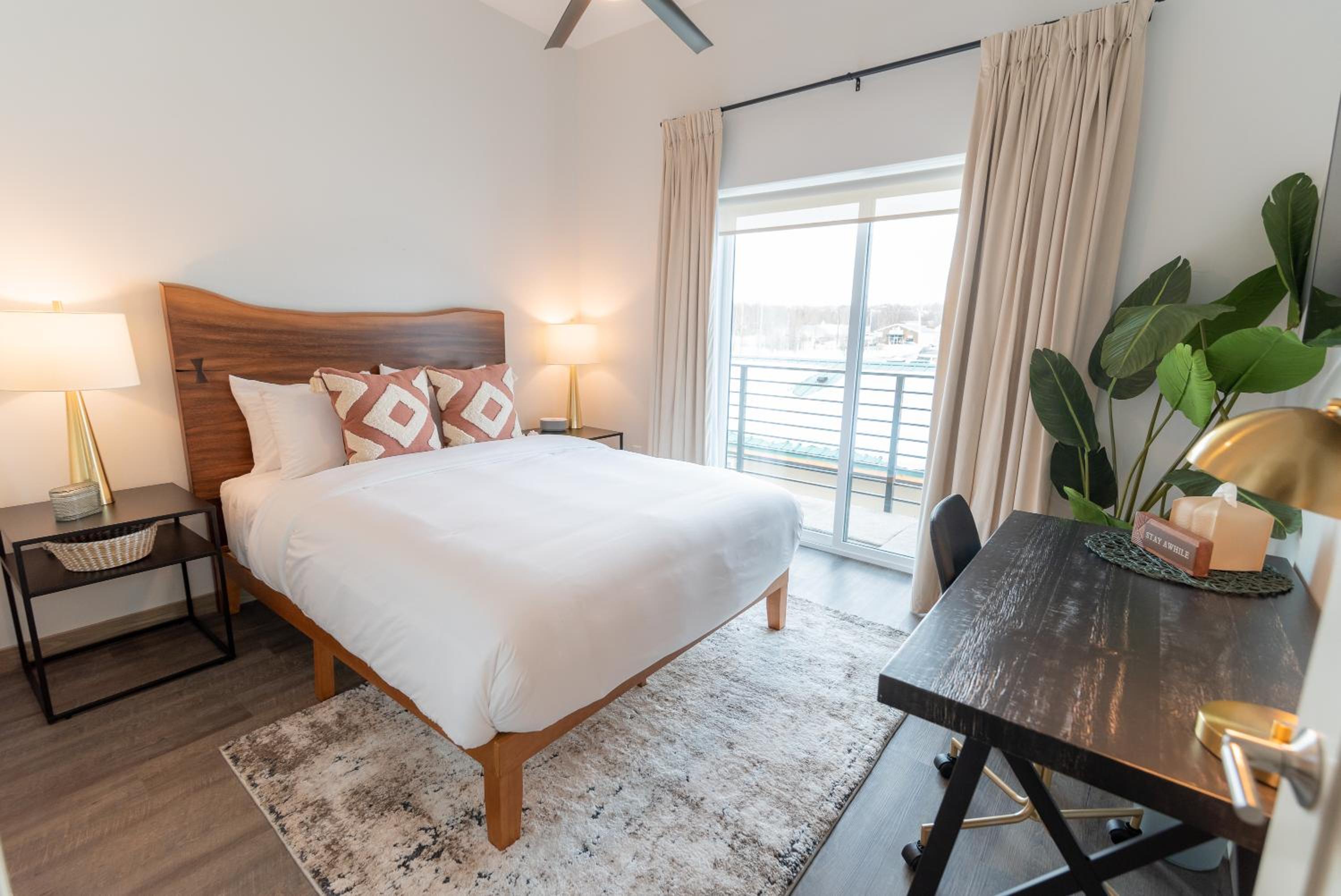 Deluxe King Suite - Photo 38