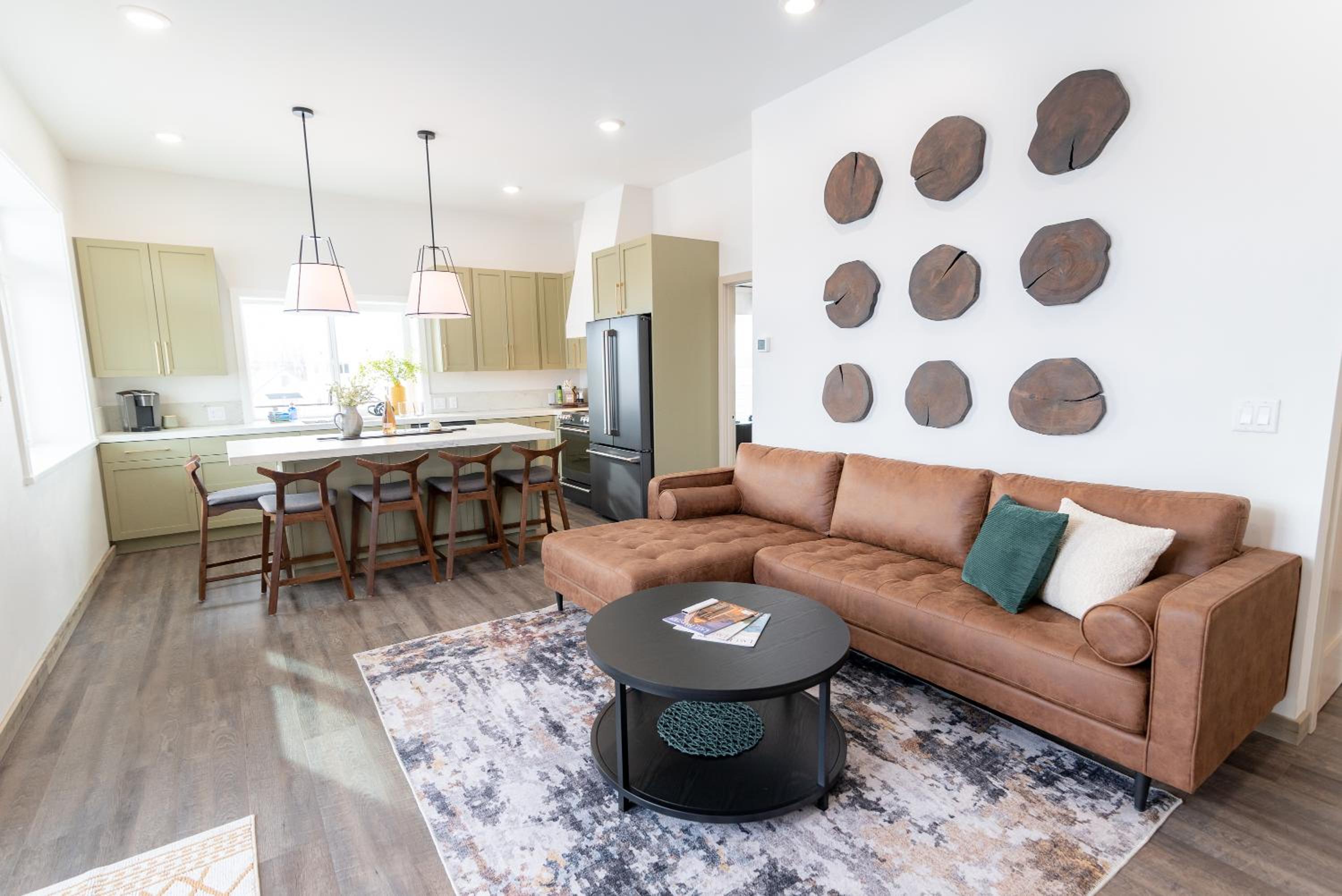Deluxe King Suite - Photo 48