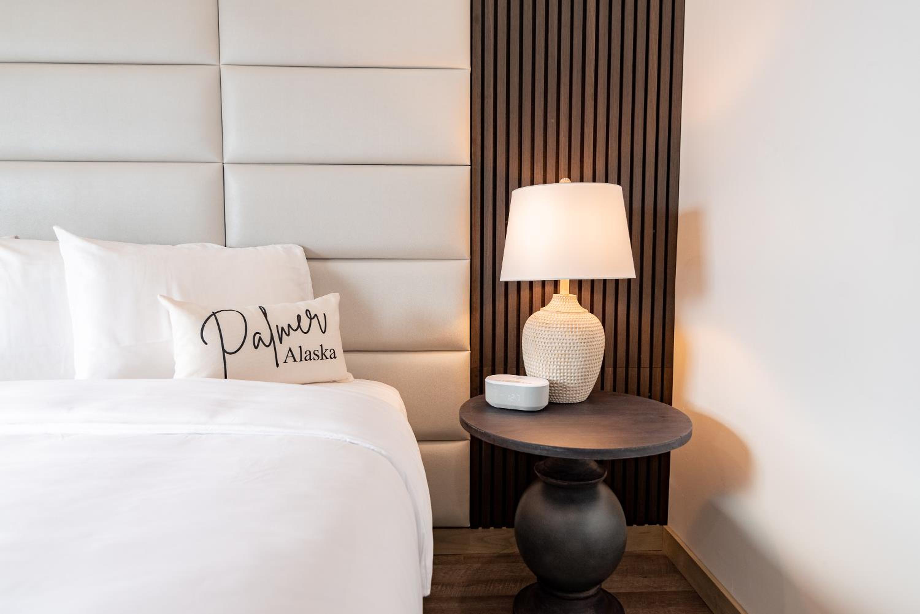 Deluxe King Suite - Photo 13