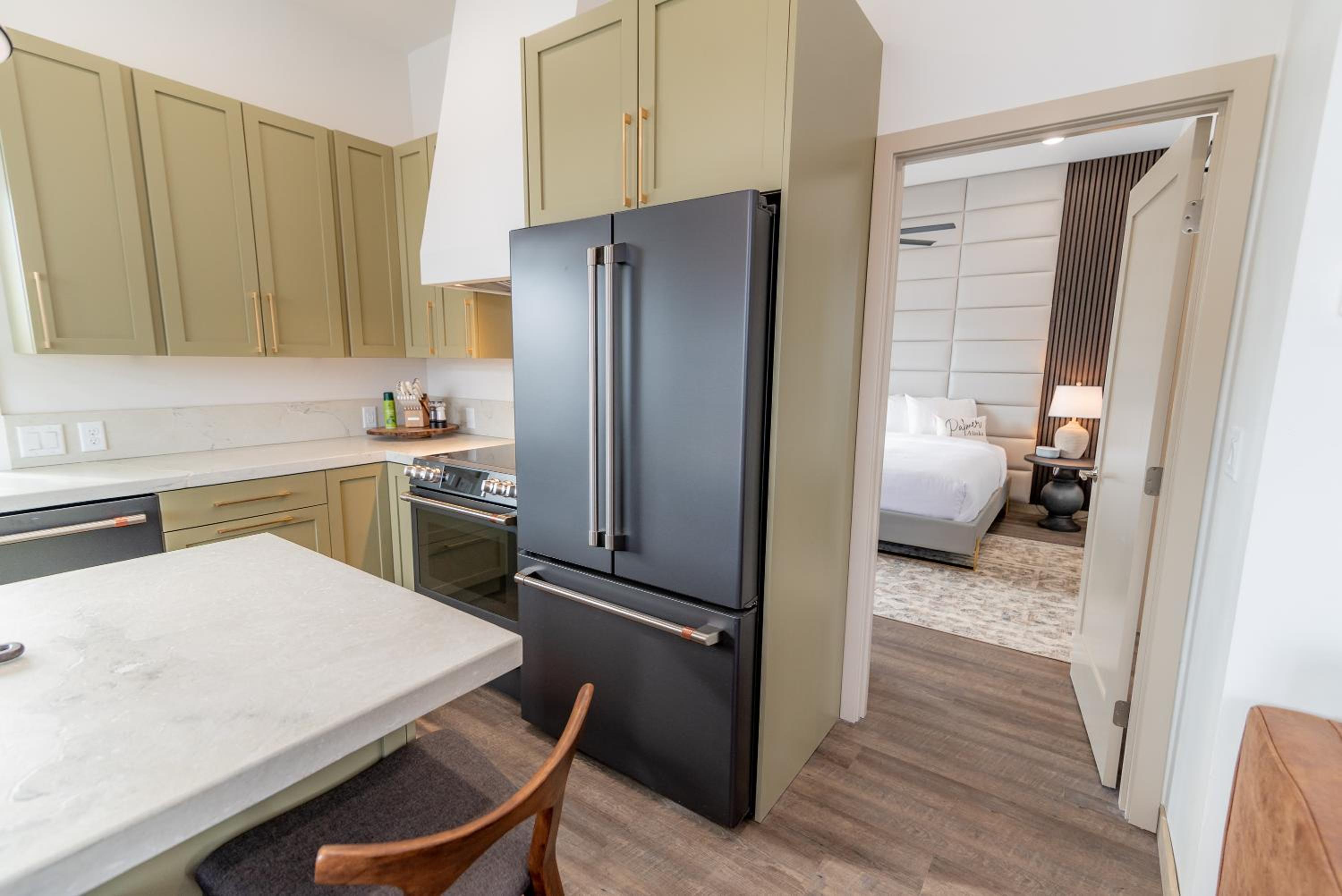 Deluxe King Suite - Photo 43
