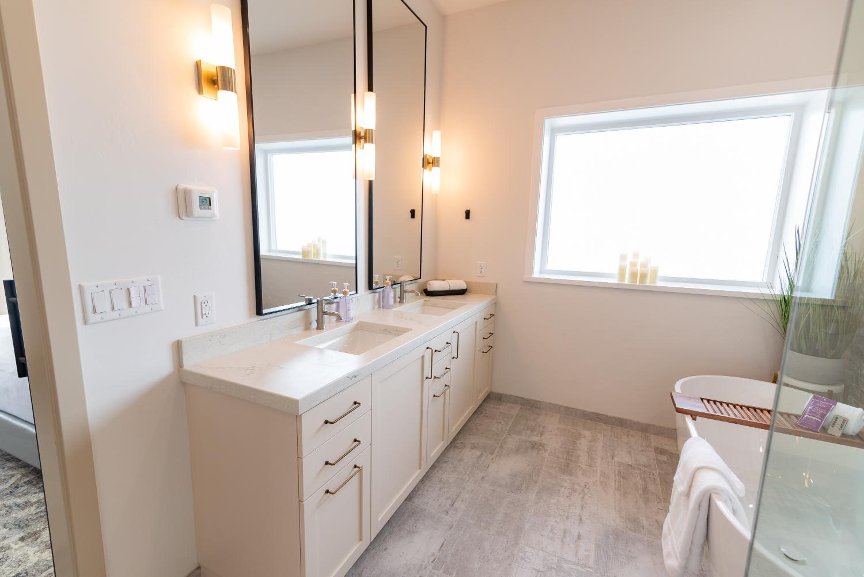 Deluxe King Suite - Photo 7