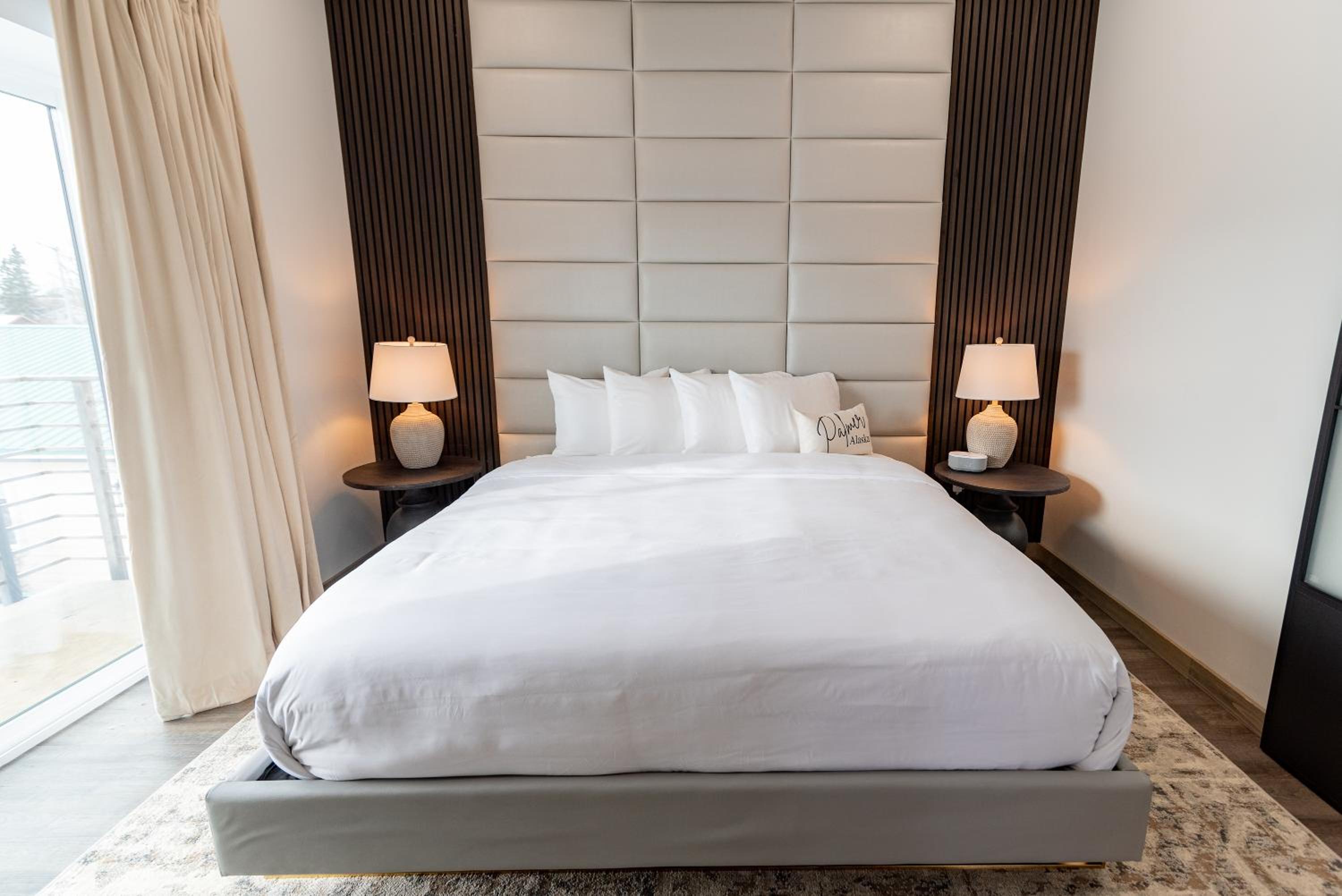 Deluxe King Suite - Photo 12