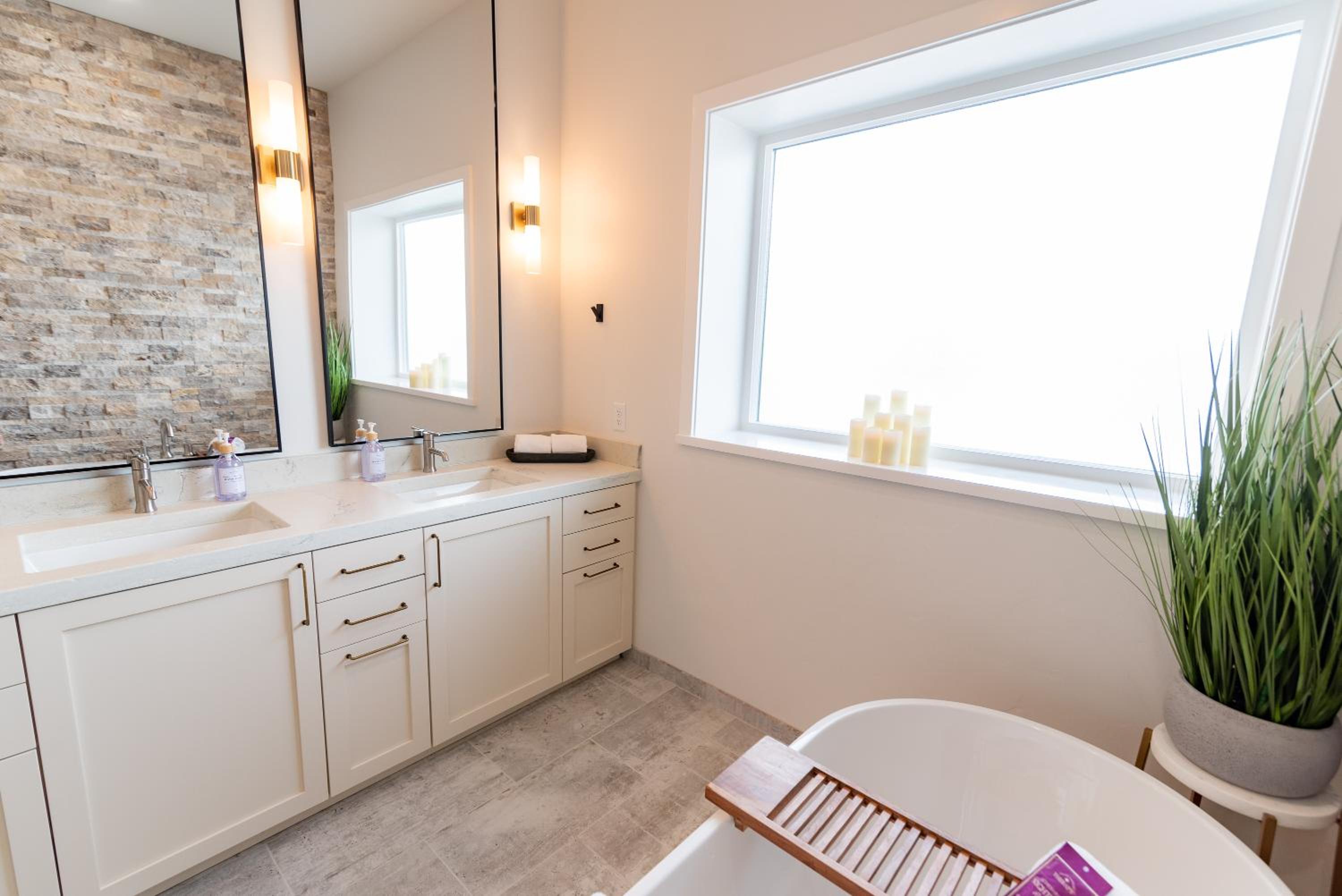 Deluxe King Suite - Photo 5