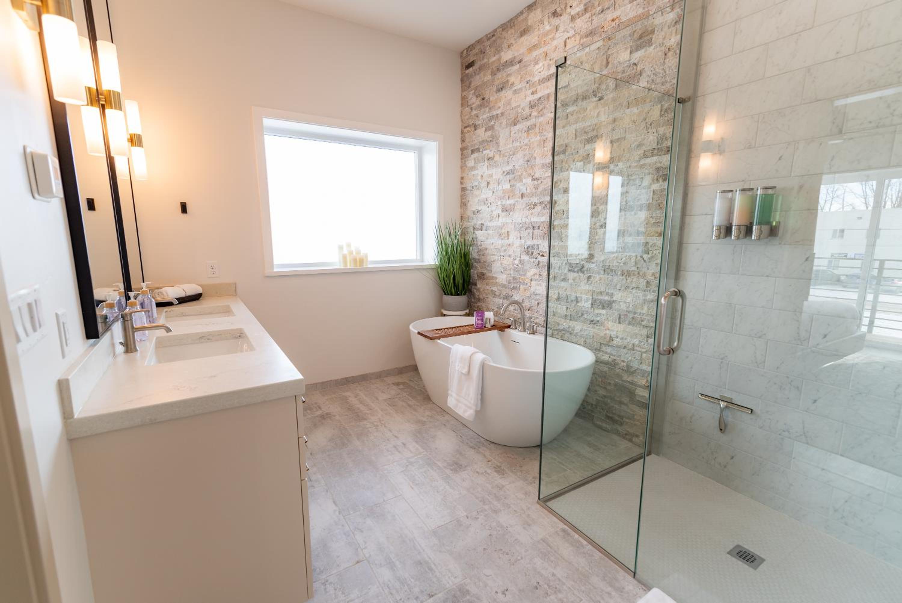 Deluxe King Suite - Photo 62
