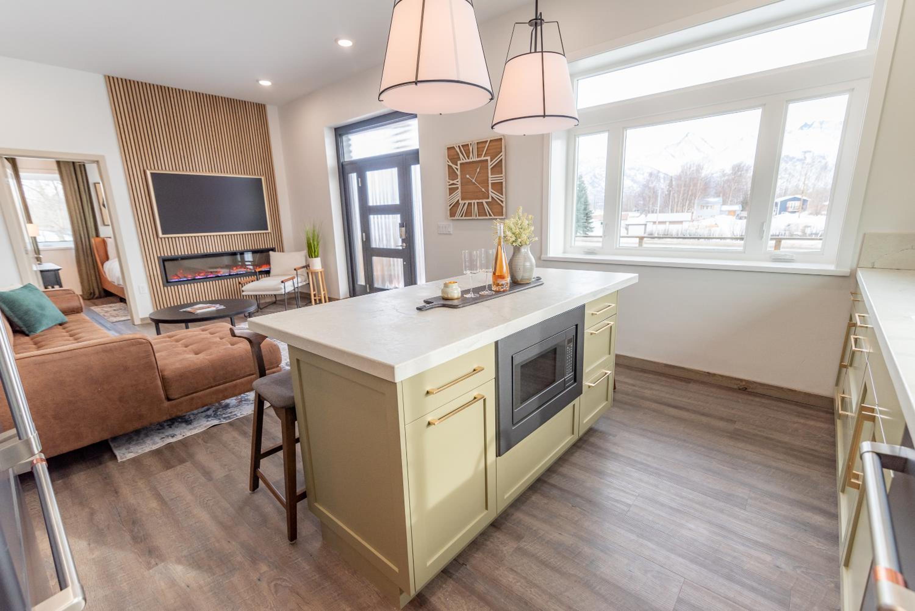 Deluxe King Suite - Photo 45