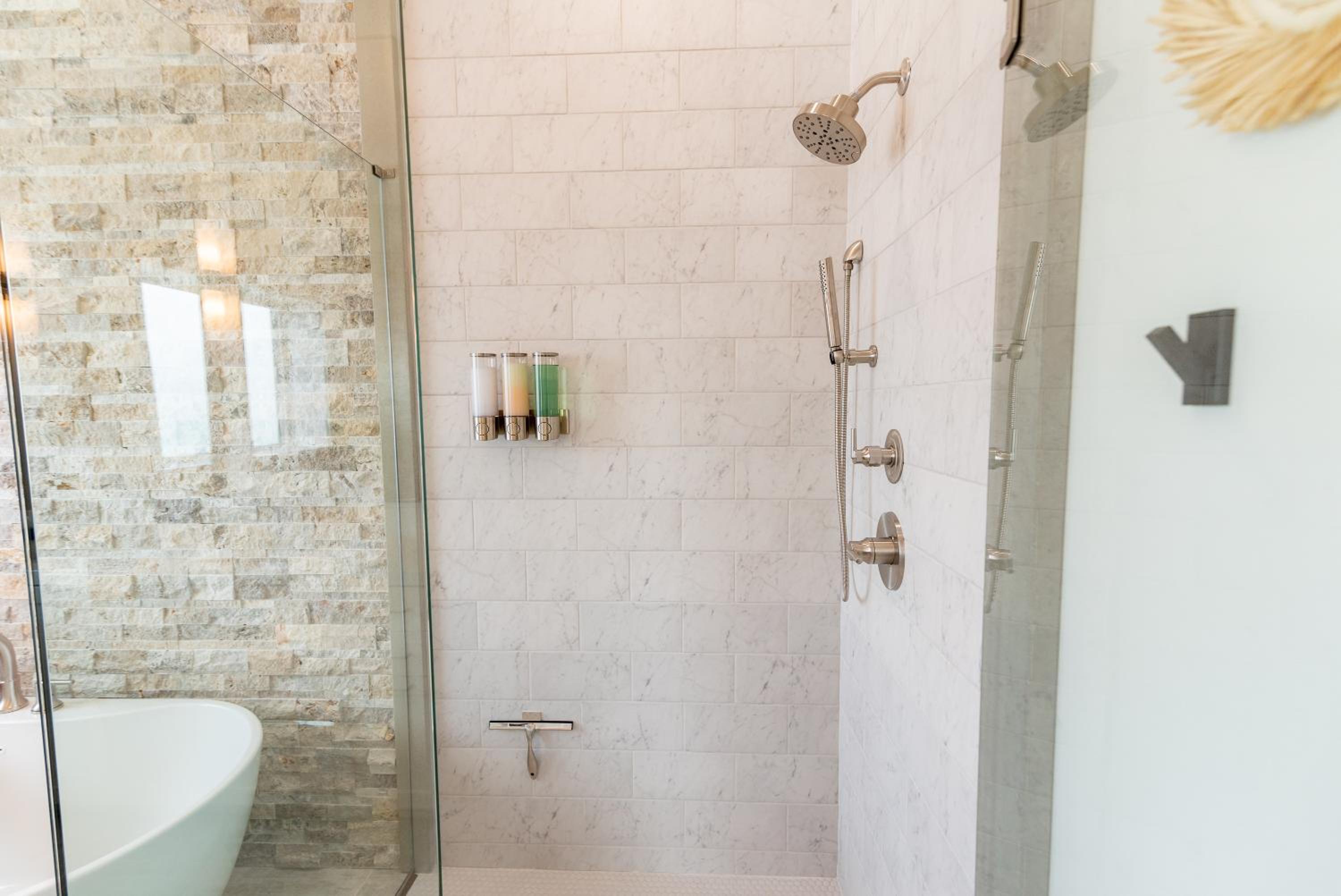 Deluxe King Suite - Photo 61
