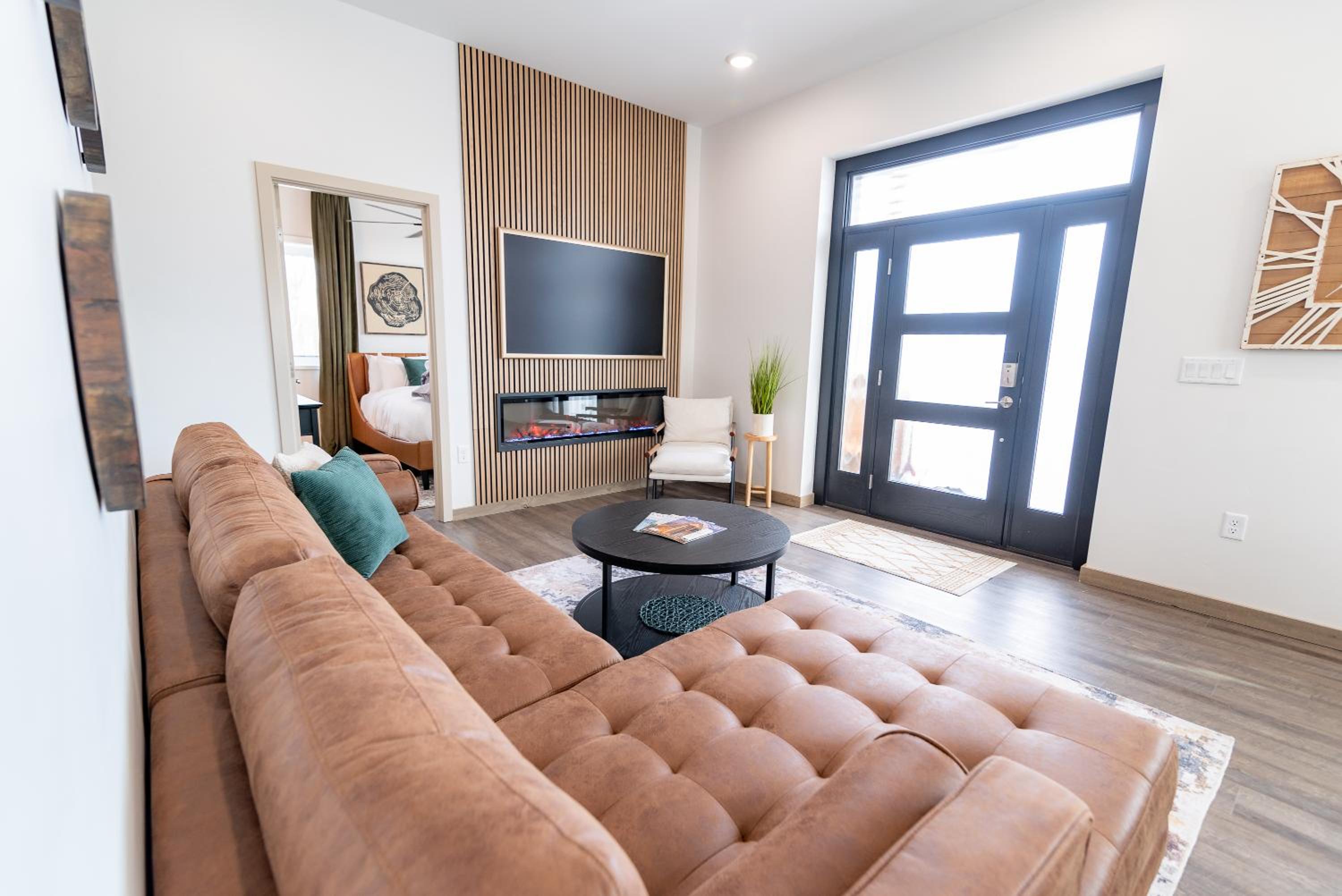 Deluxe King Suite - Photo 18