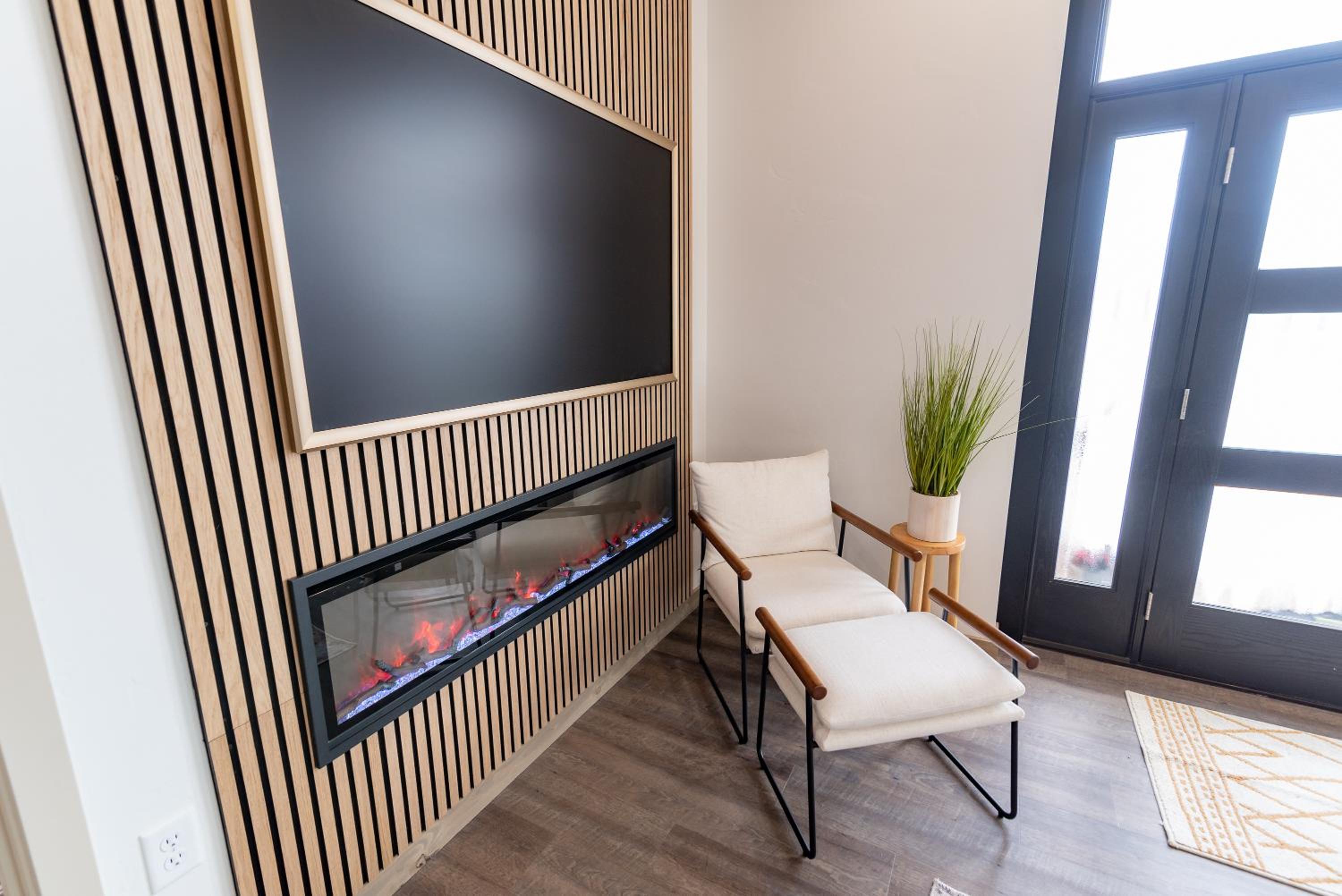 Deluxe King Suite - Photo 17
