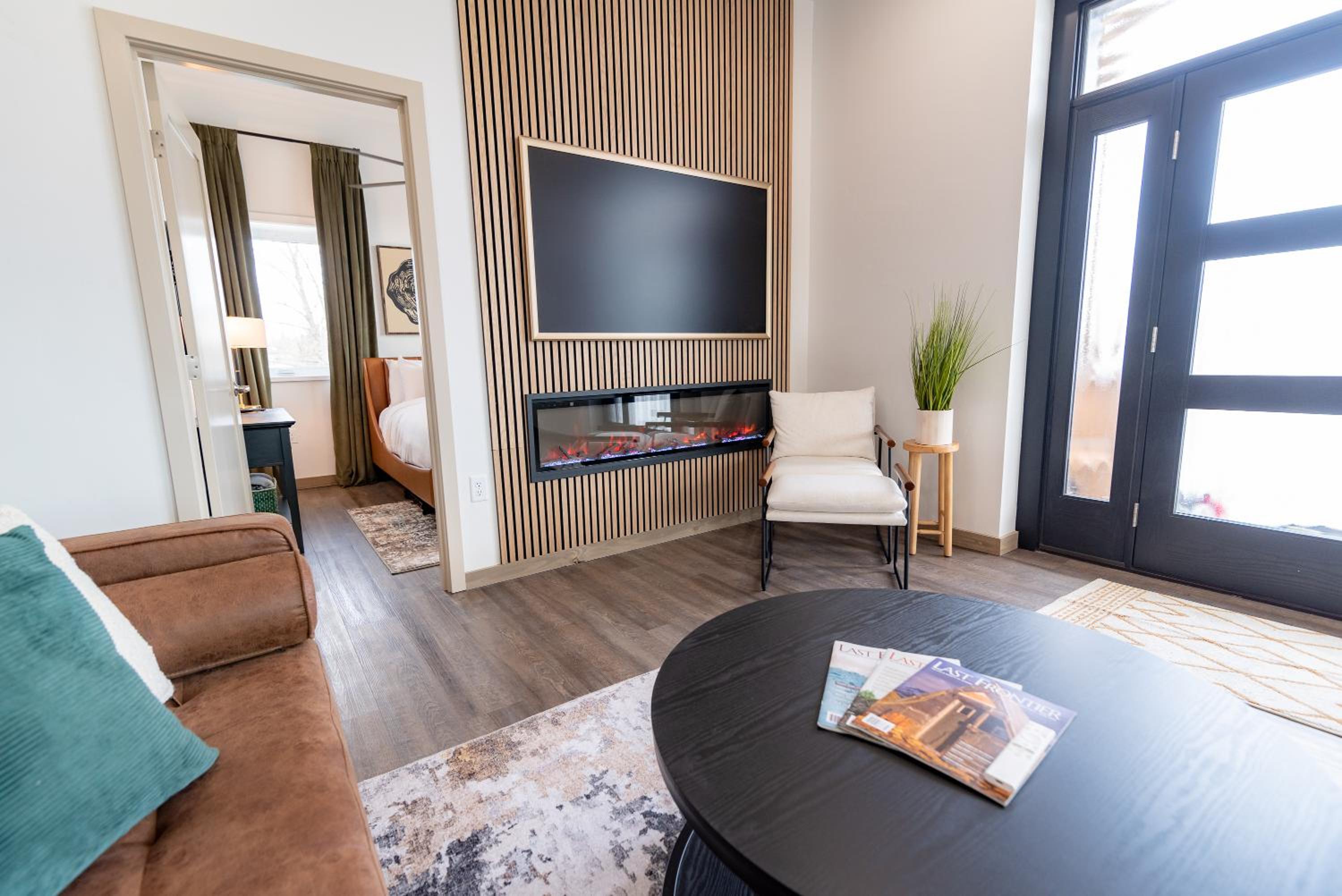 Deluxe King Suite - Photo 16