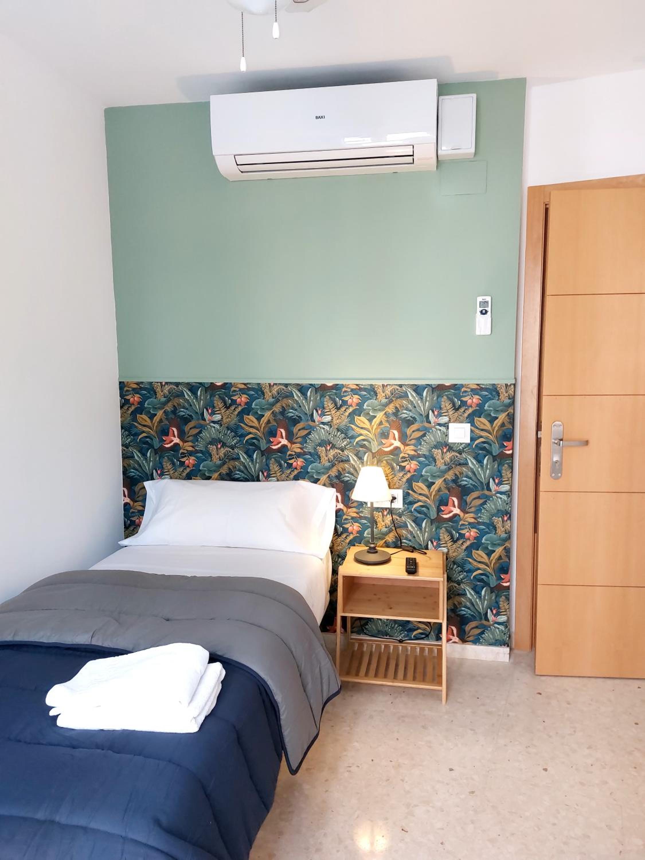 Habitación individual con baño compartido