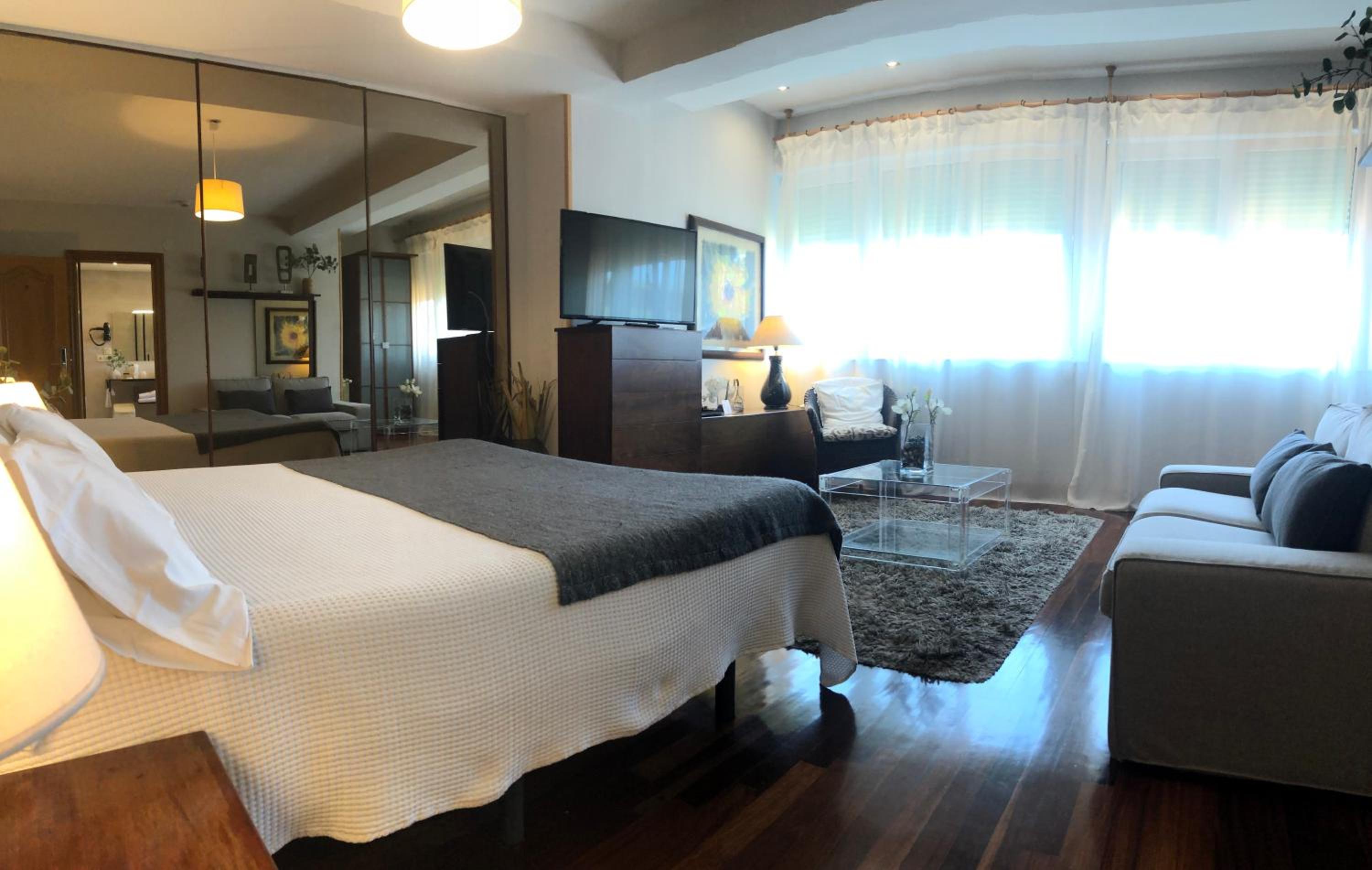 Deluxe Family Room - Photo 1