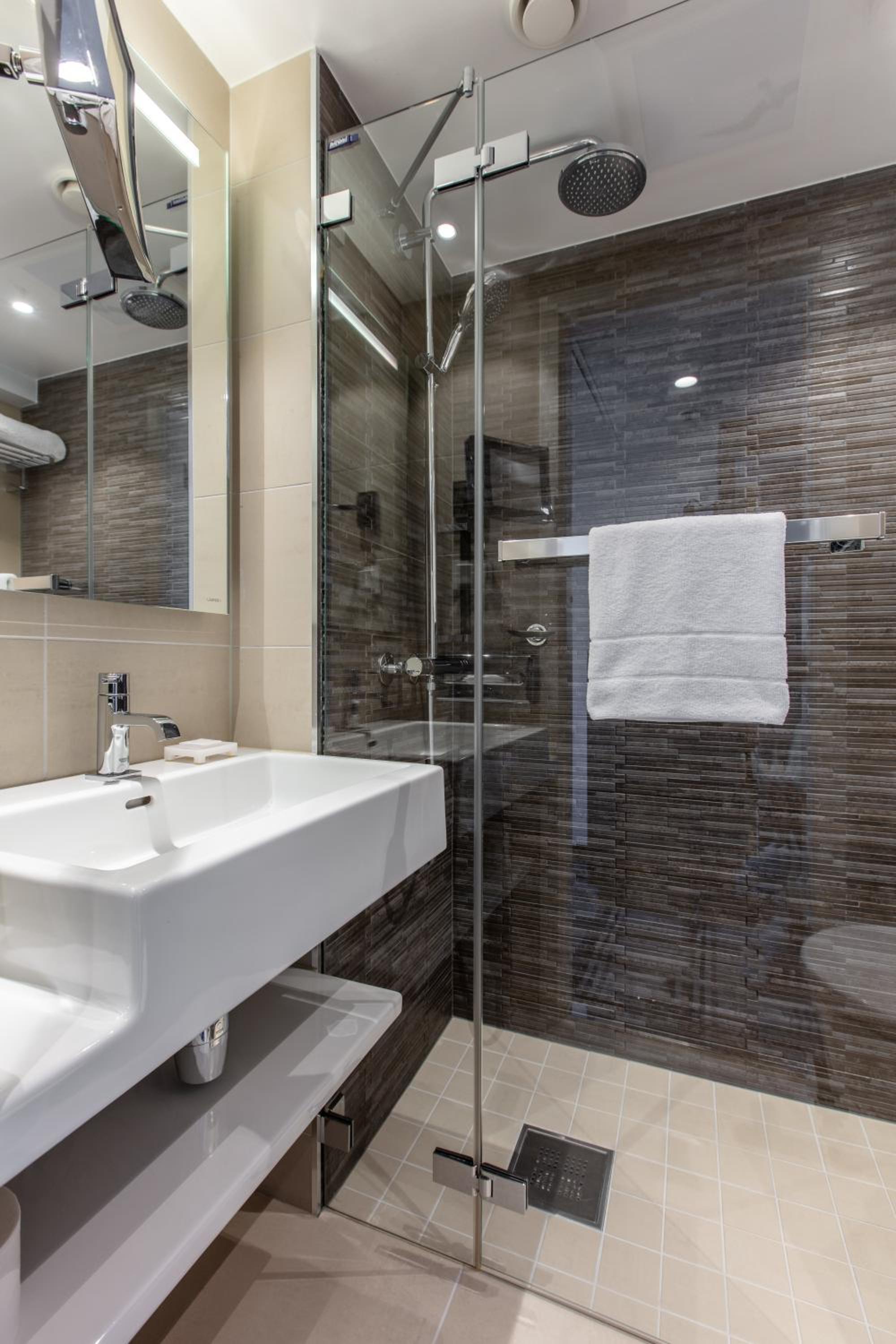 Premium Room with Fjord View - Photo 7