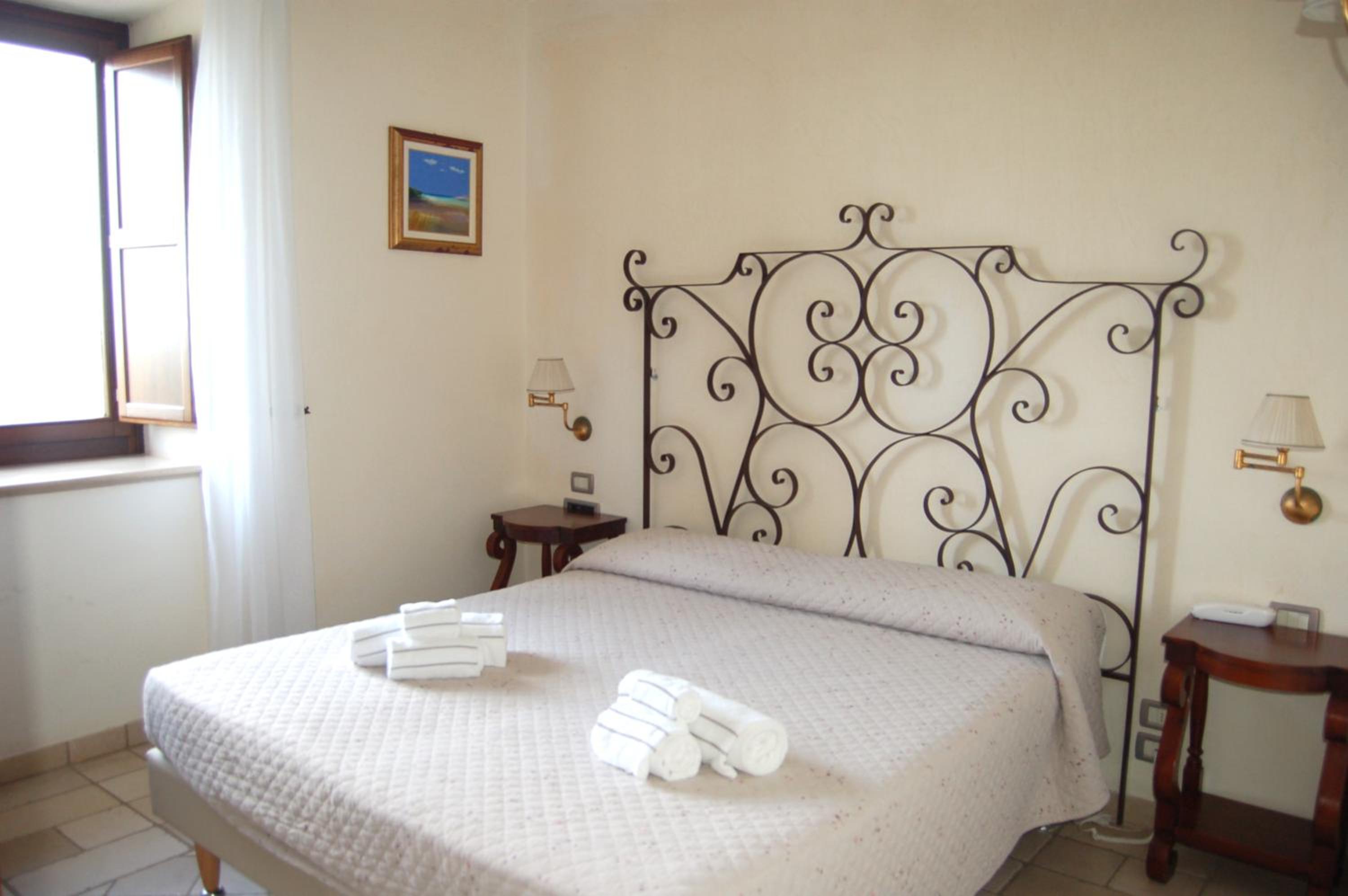 Double Room - Photo 2