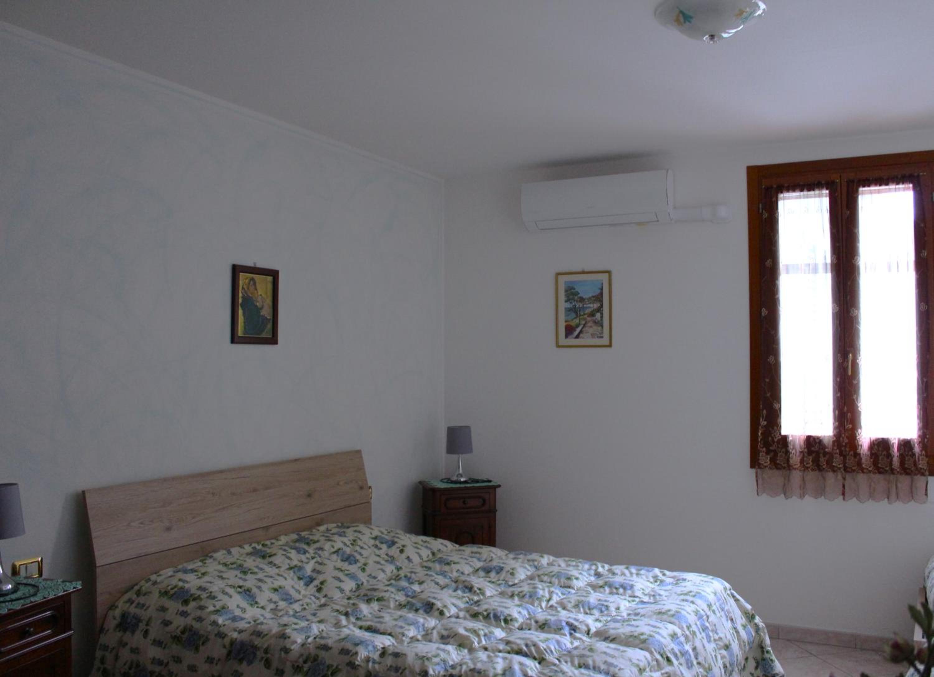 Large Double Room - Photo 1