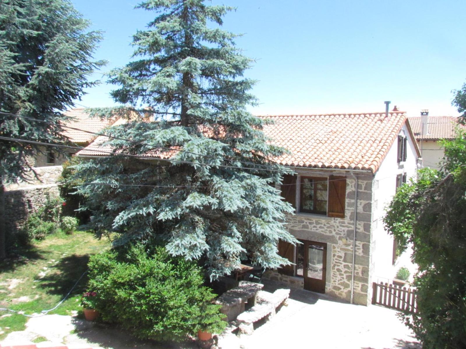 Six-Bedroom House photo 2