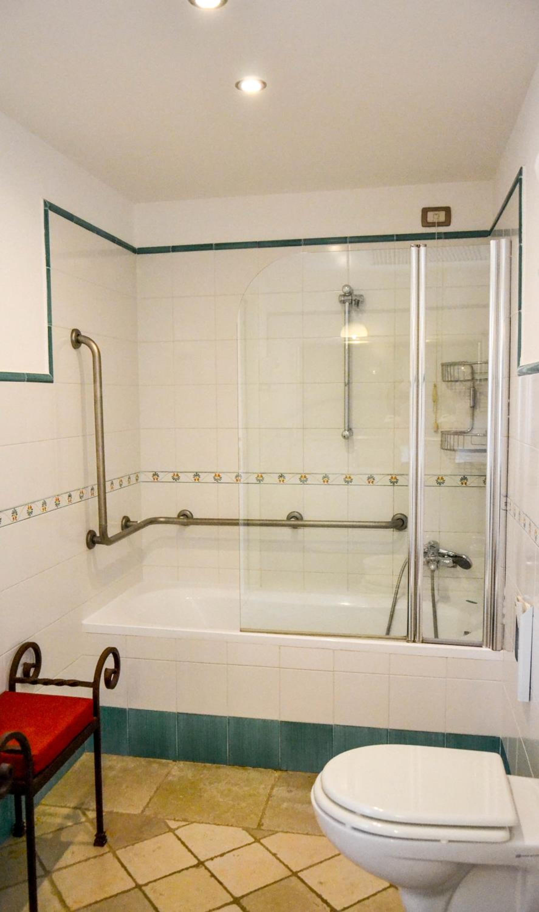 Double Room - Photo 6