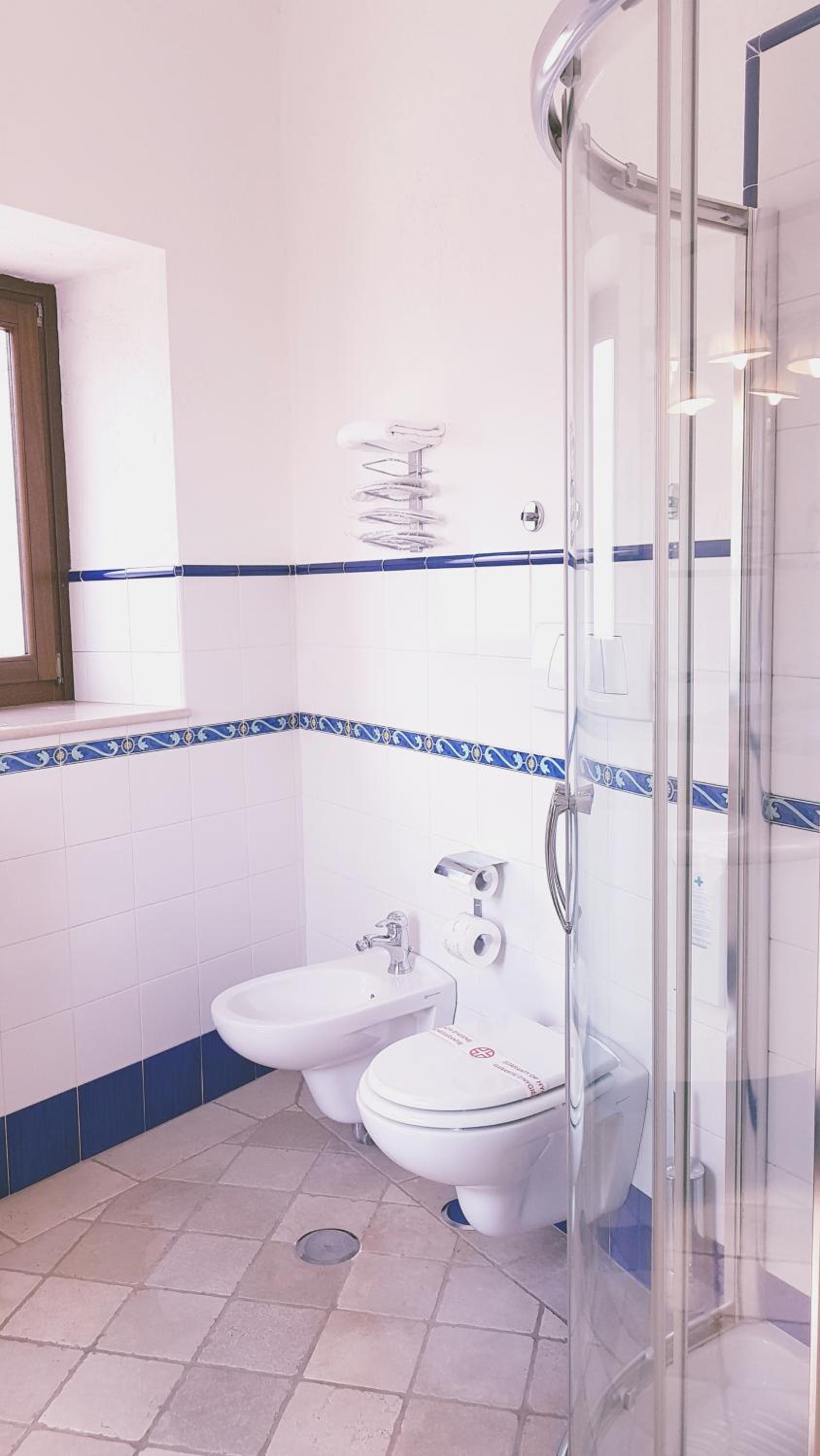 Double or Twin Room with Sea View - Photo 7