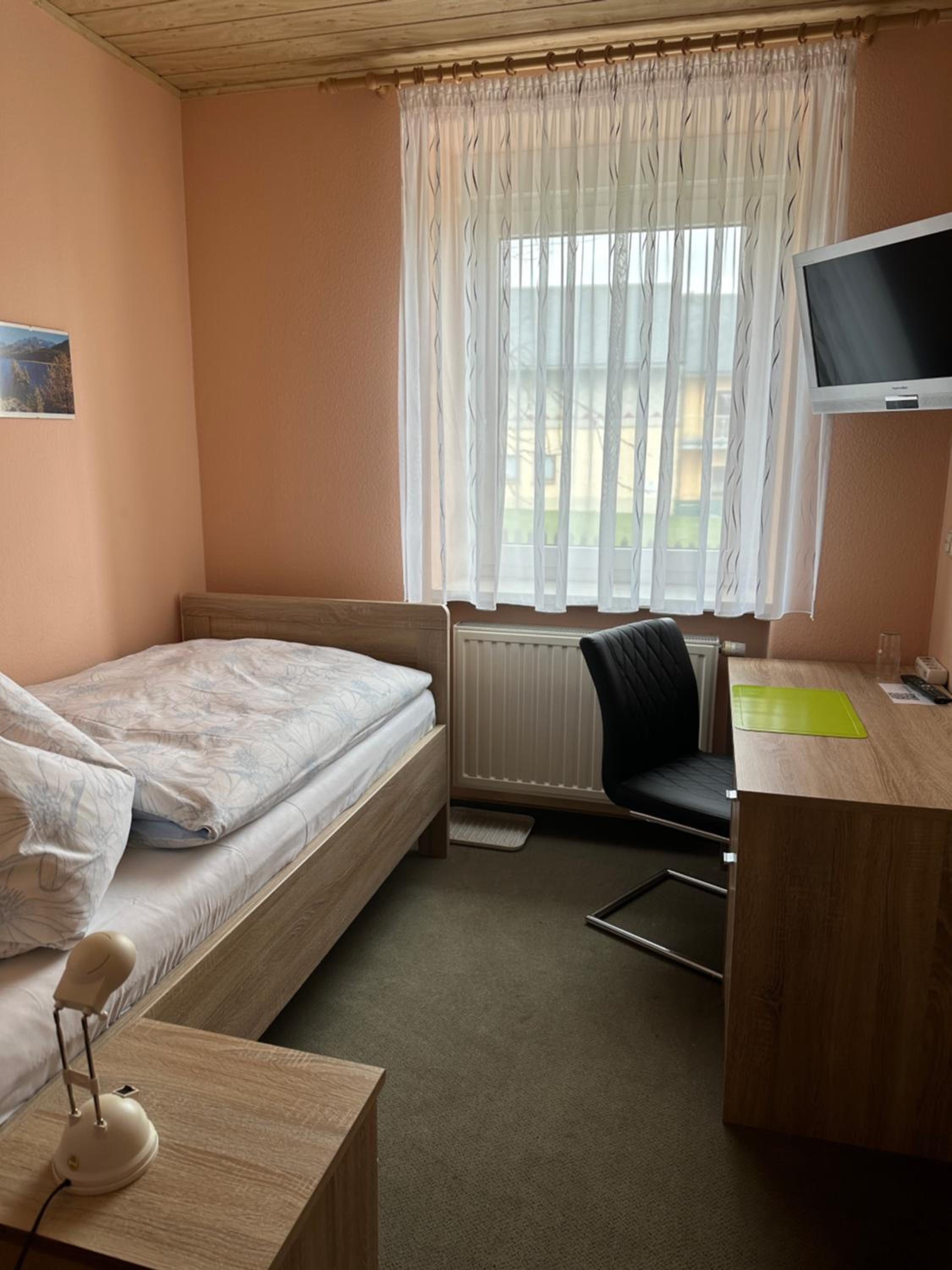 Single Room with Bathroom photo 2