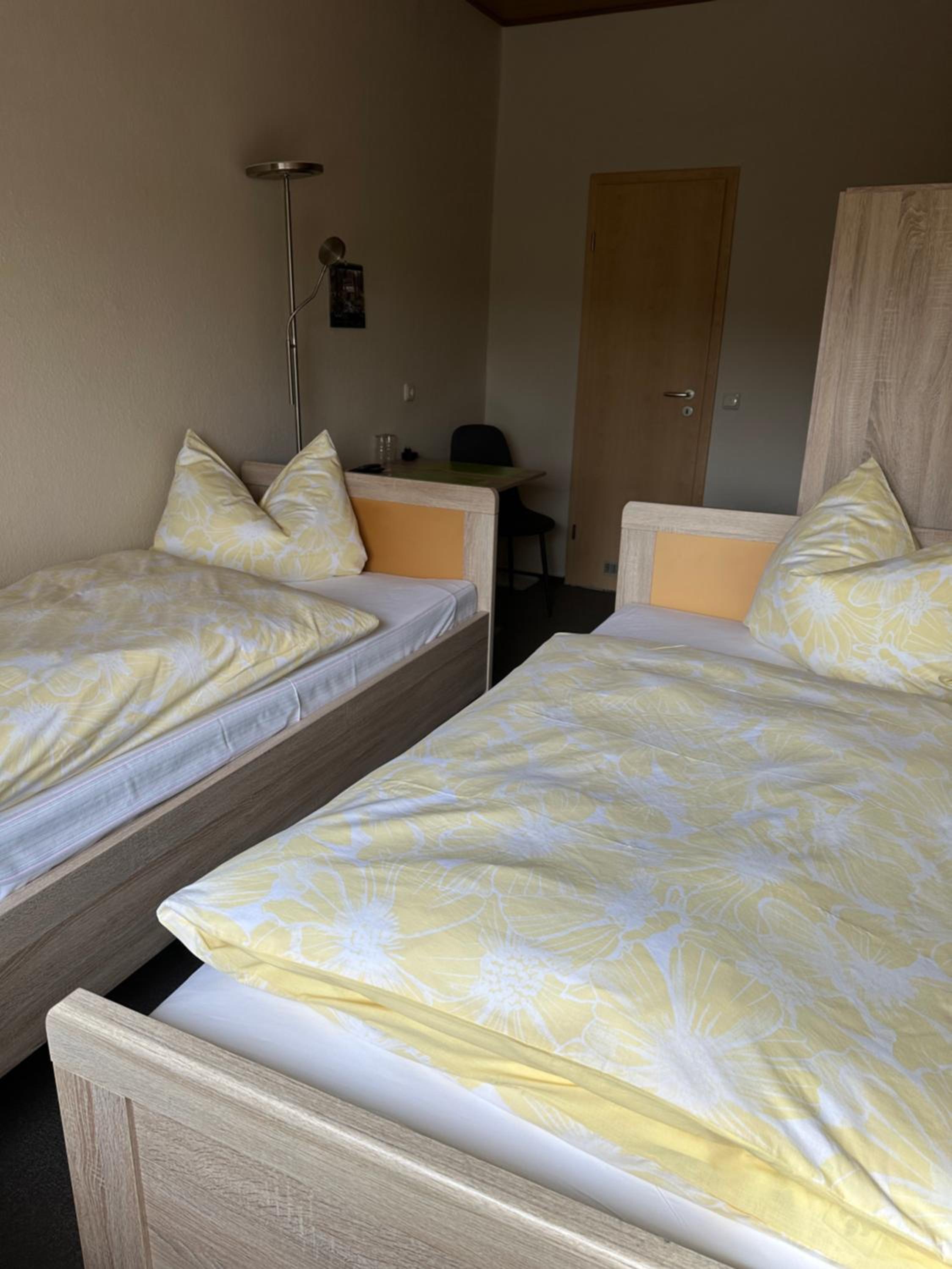 Twin Room with Bathroom - Photo 1