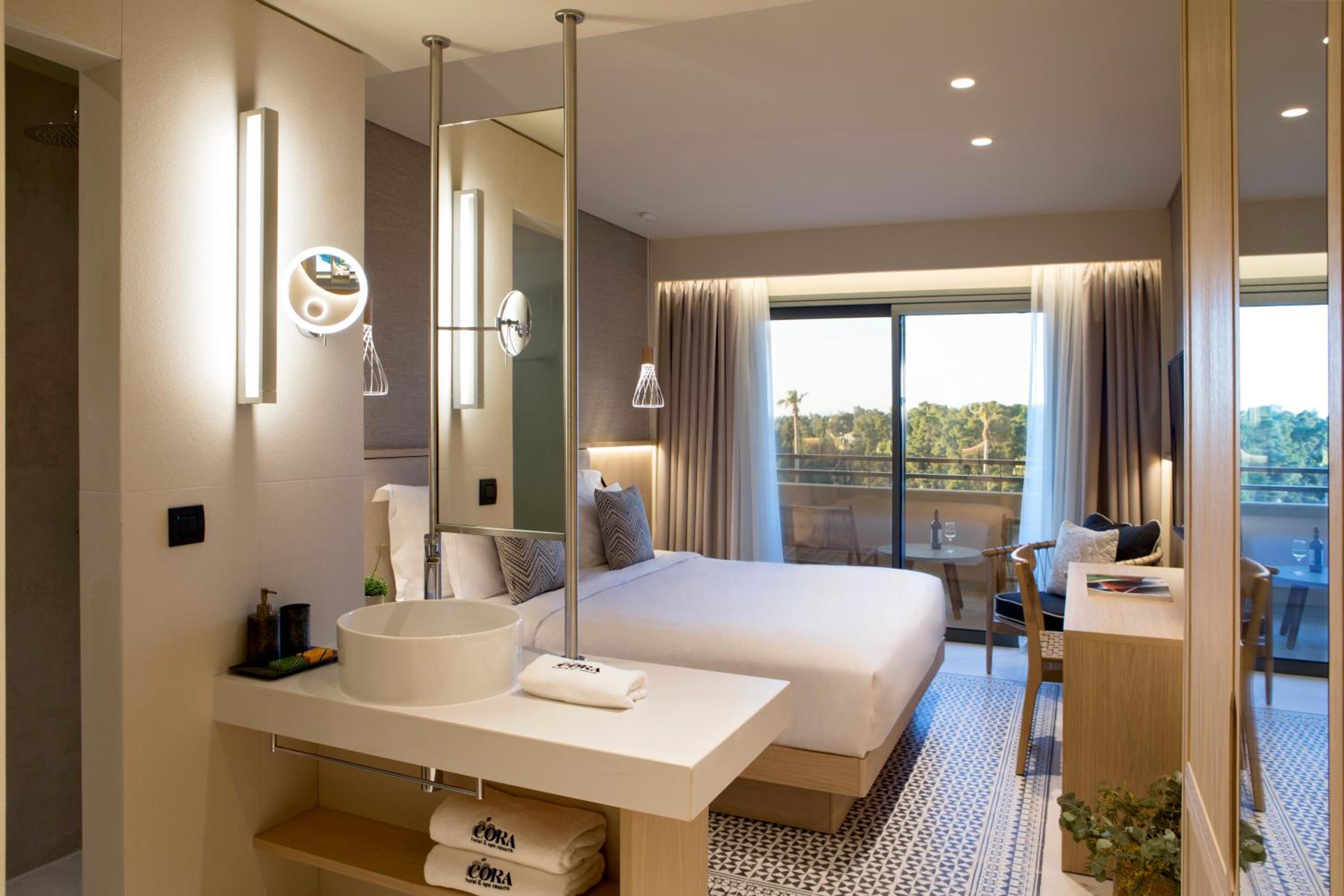Deluxe Double Room with Sea View - Photo 3