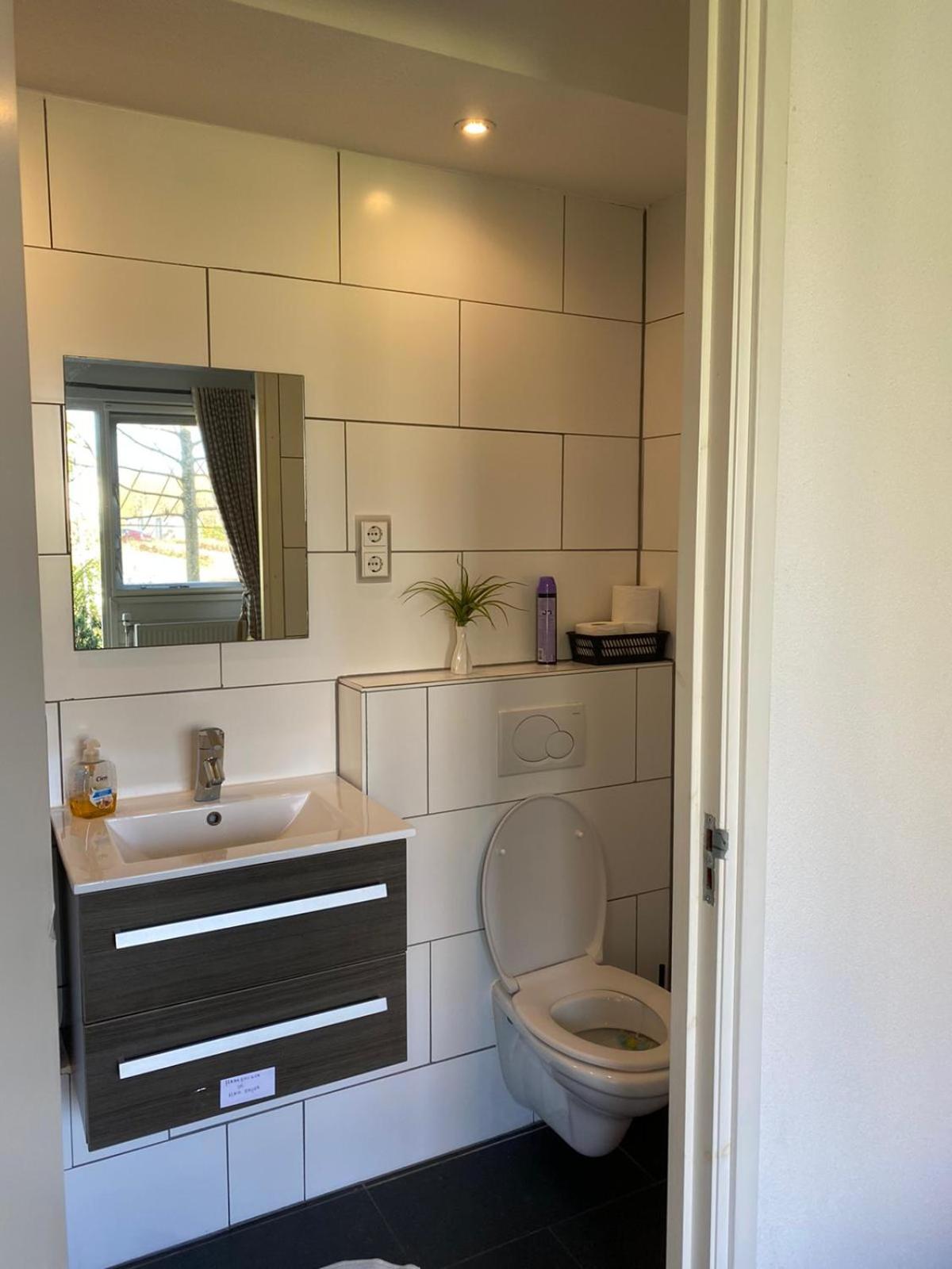Standard Double Room - Photo 9