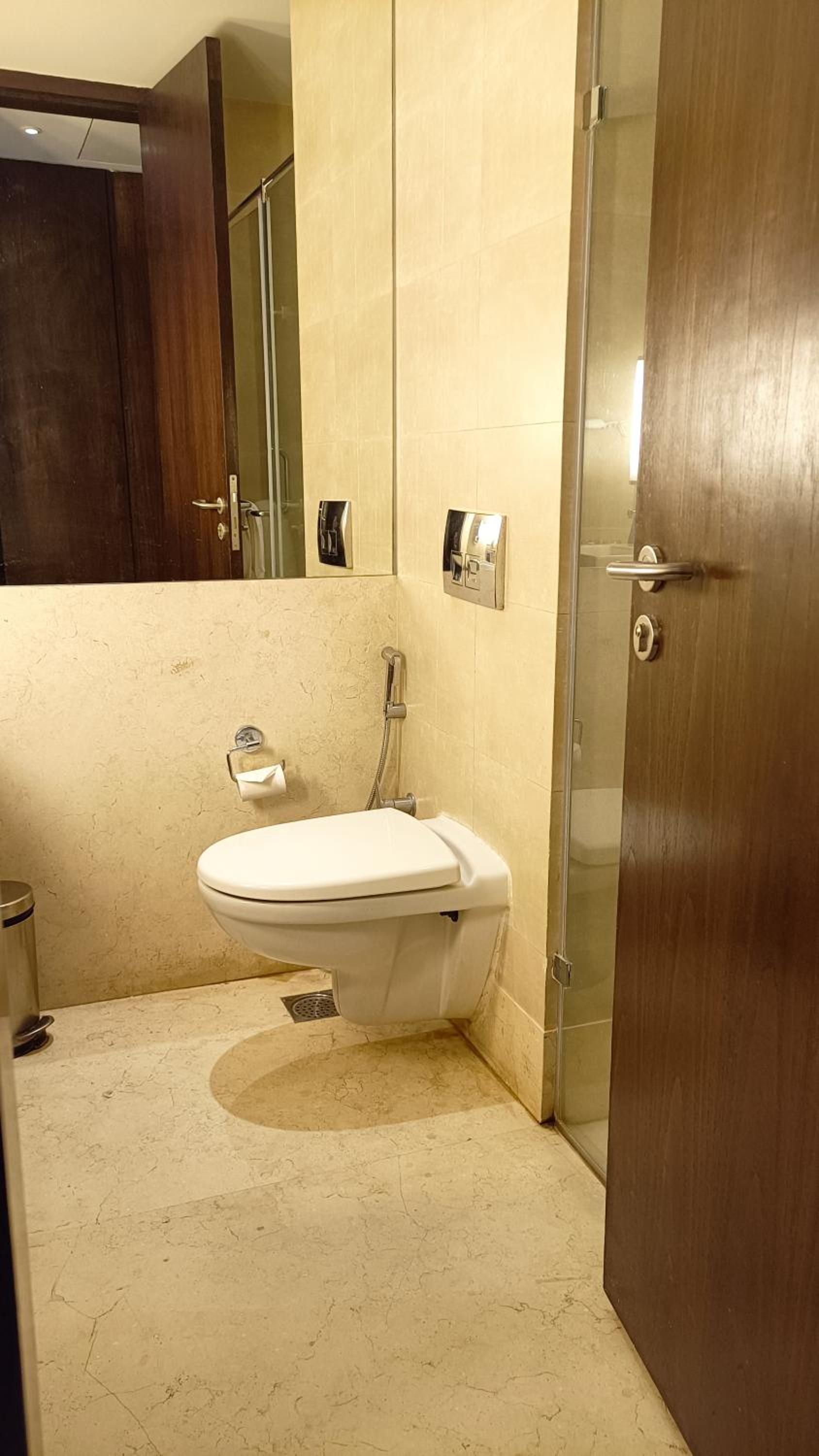 Deluxe Room 1 Dbl Bed - 20% Off on Laundry, Complimentary Welcome Drink on arrival  photo 3