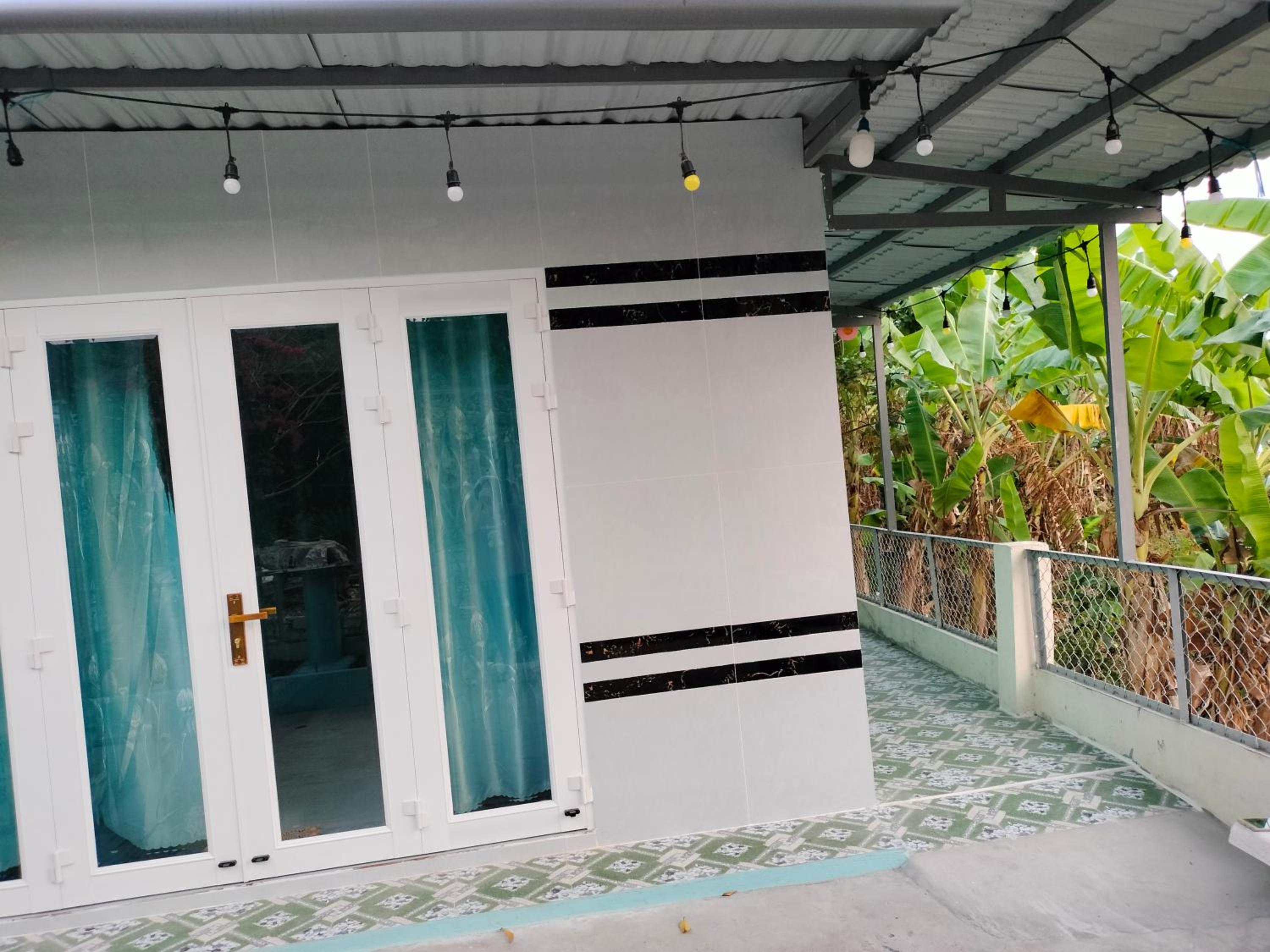 Three-Bedroom Apartment with Mountain View