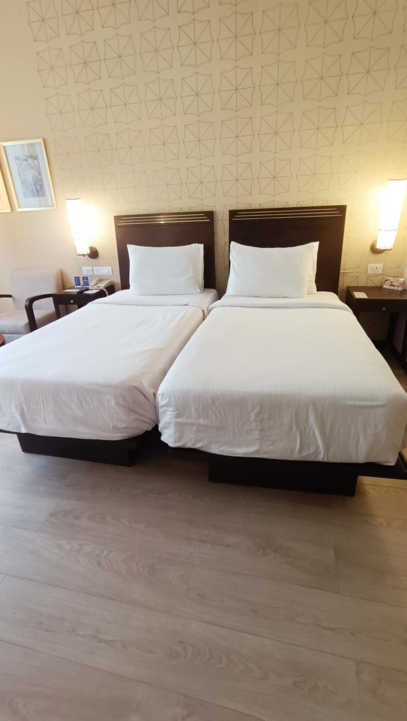 Deluxe Room 2 Single Beds - 20% Off on Laundry, Complimentary Welcome Drink on arrival photo 2