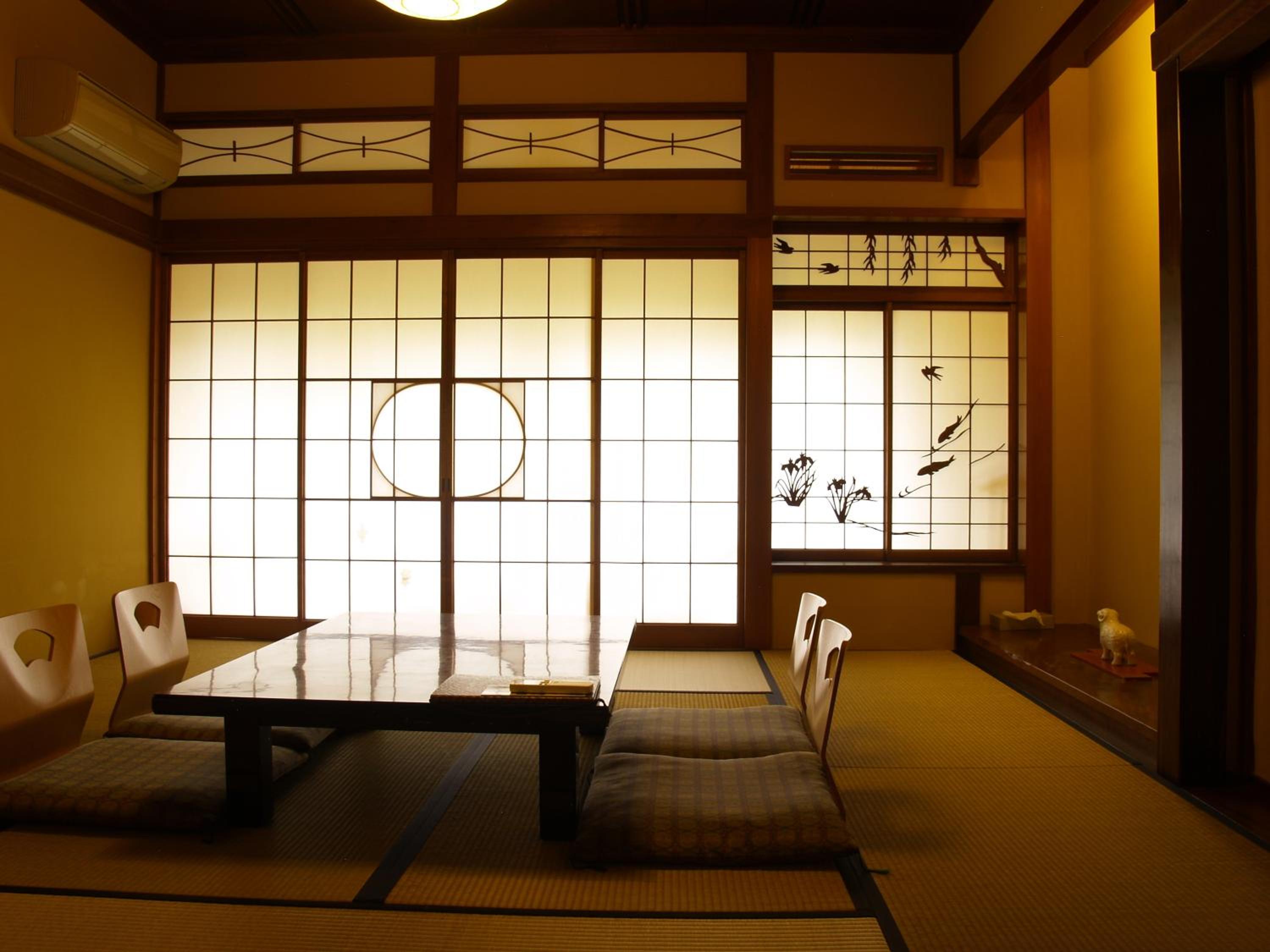 Japanese-Style Family Room with Private Toilet and River View - Photo 1
