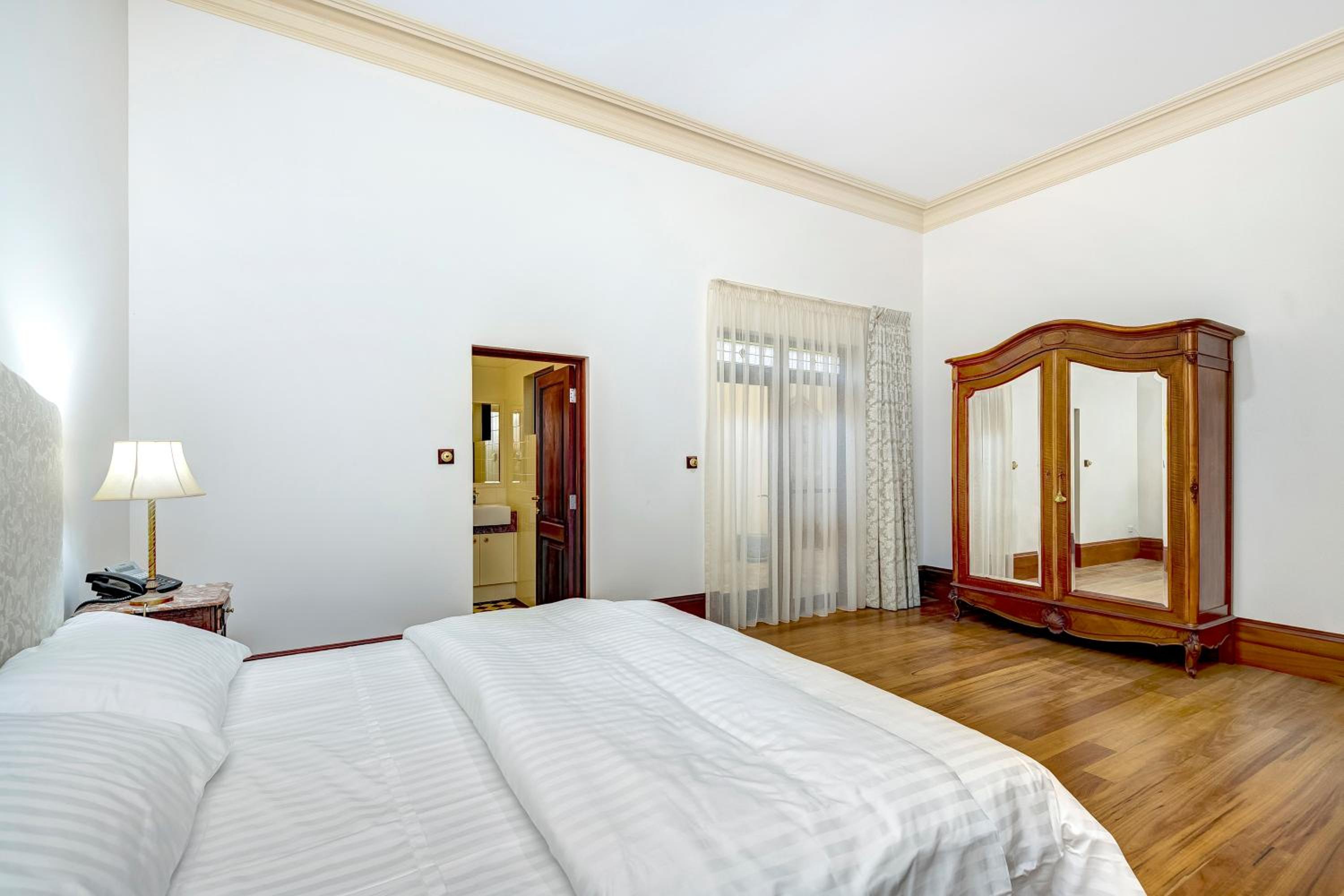 Deluxe King Room photo 3