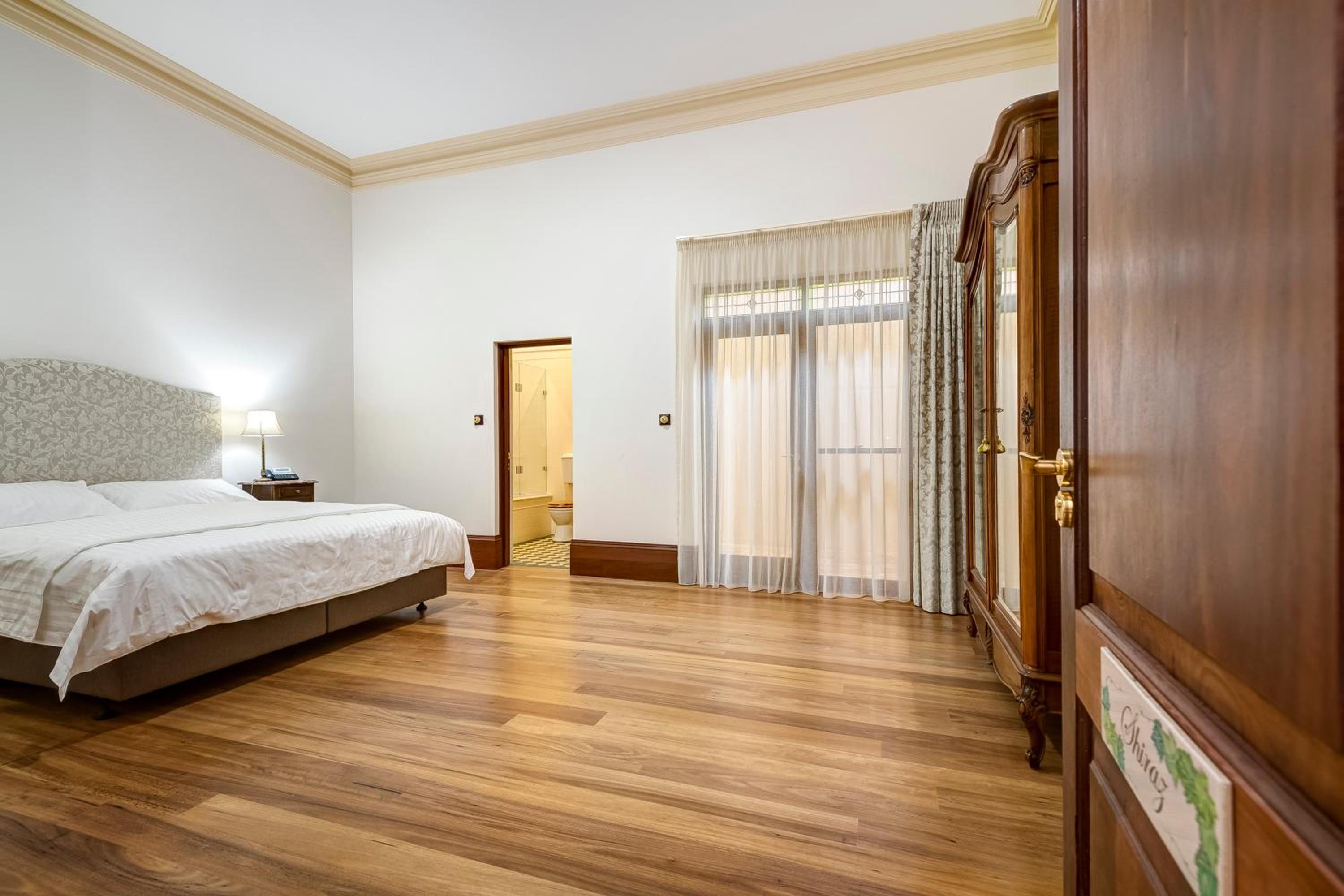 Deluxe King Room photo 2