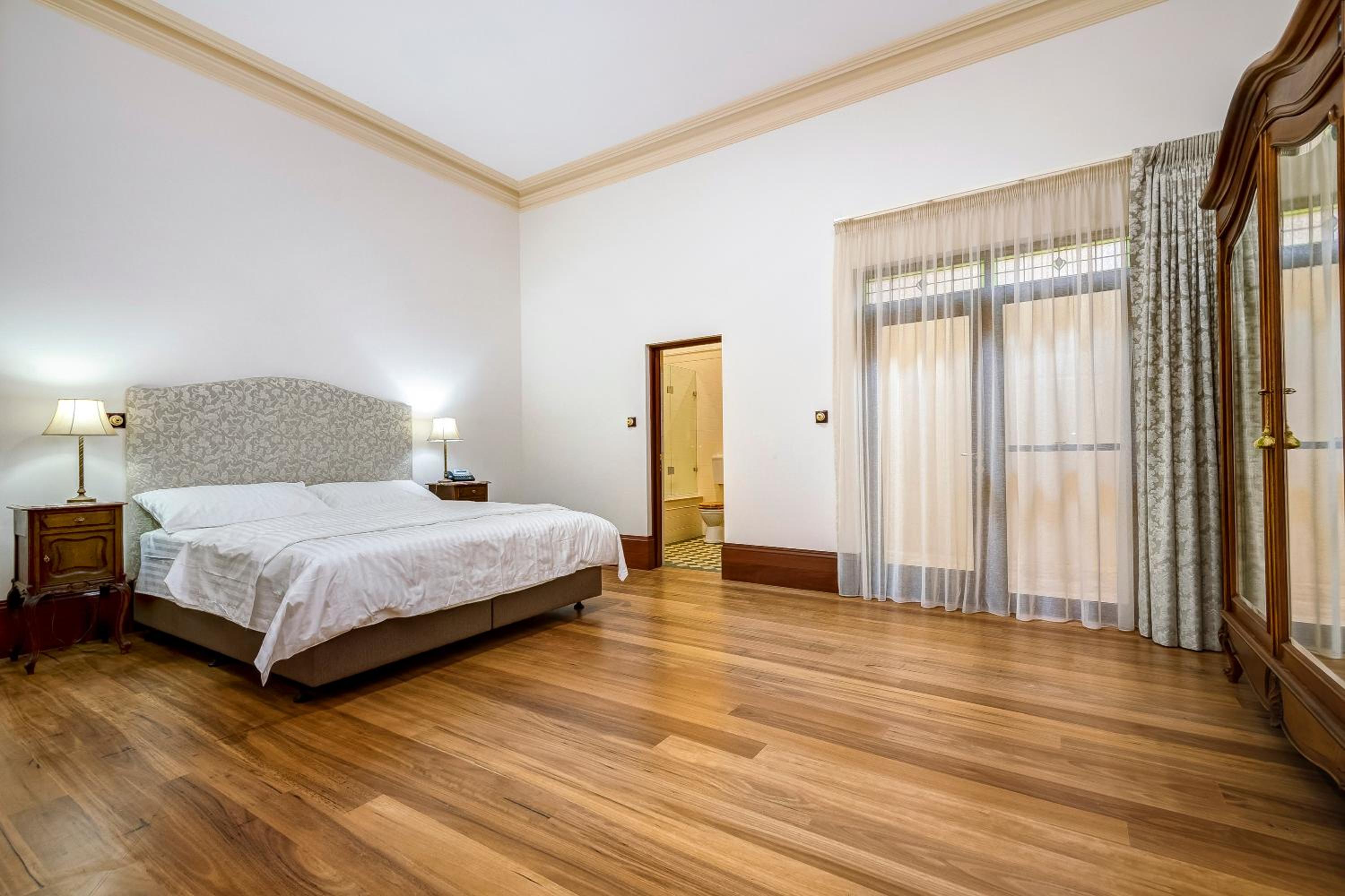 Deluxe King Room photo 1