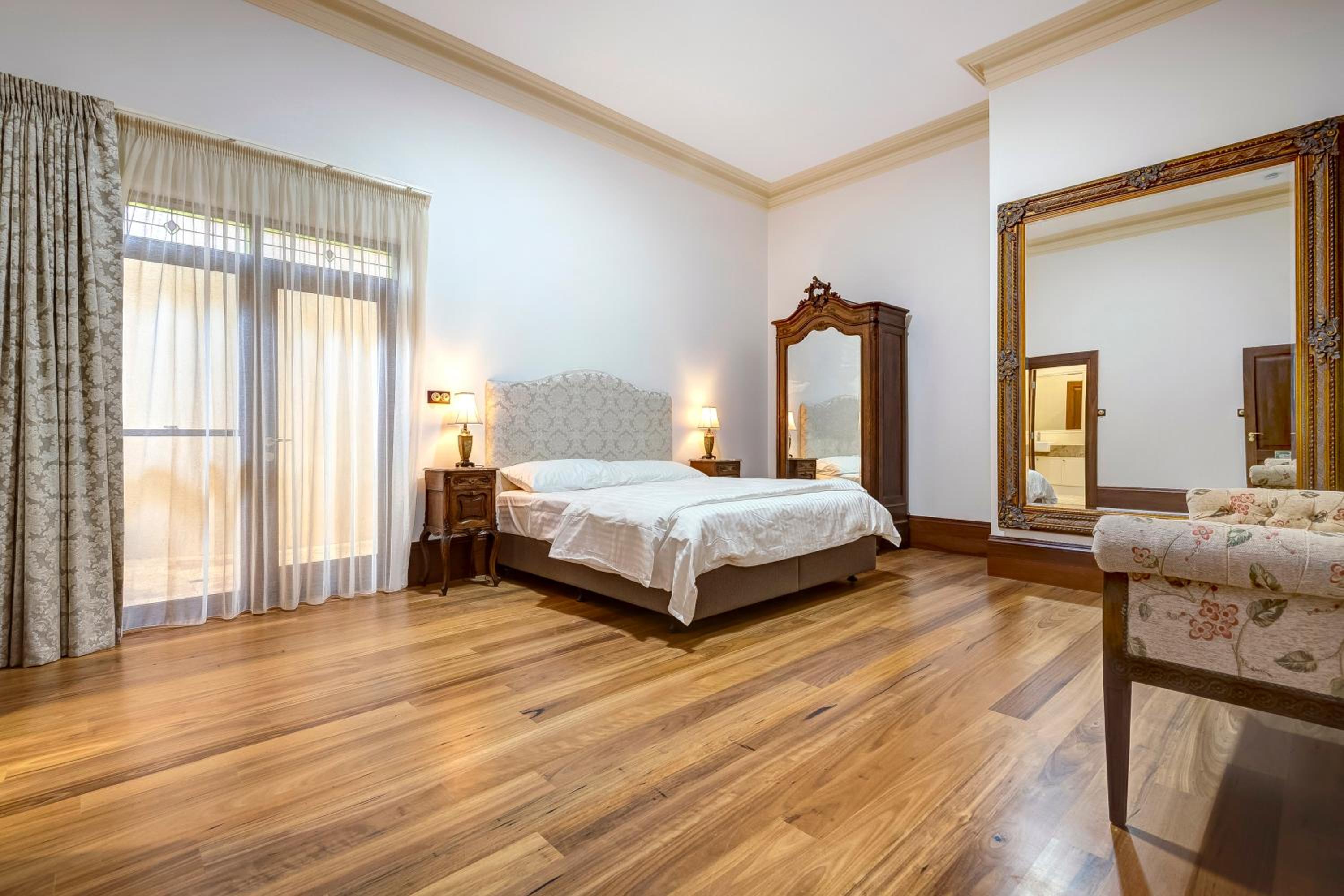 Deluxe King Room photo 1