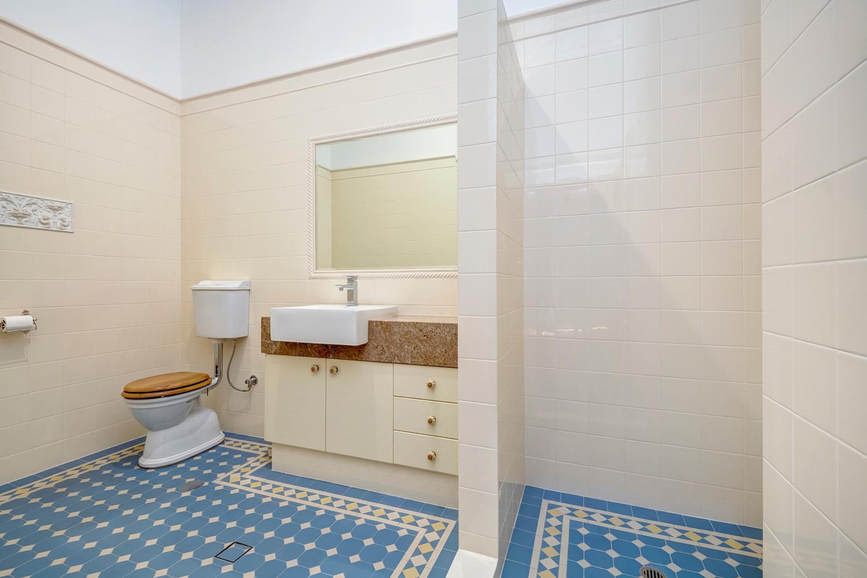 Deluxe King Room photo 2