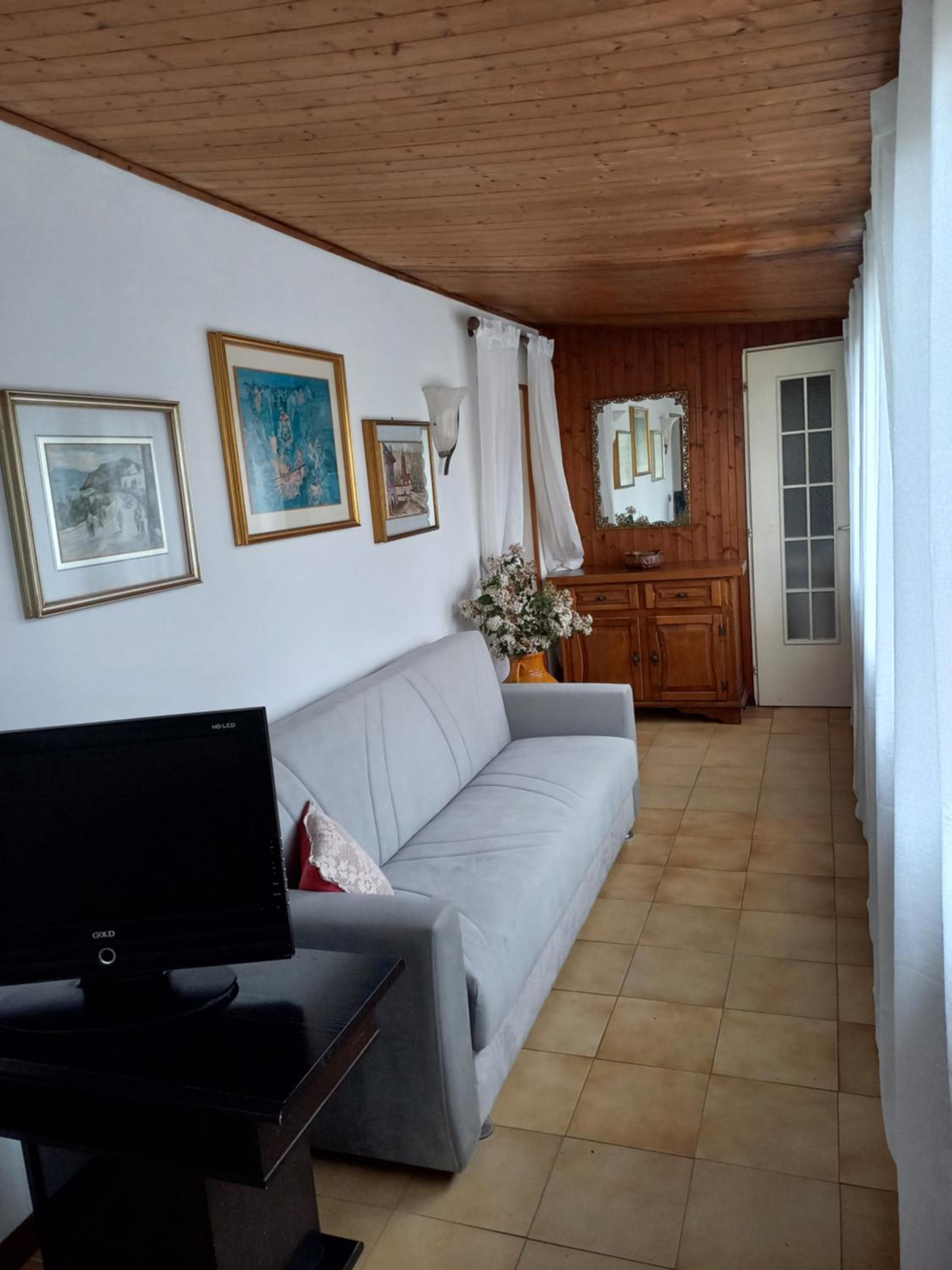 One-Bedroom House photo 1