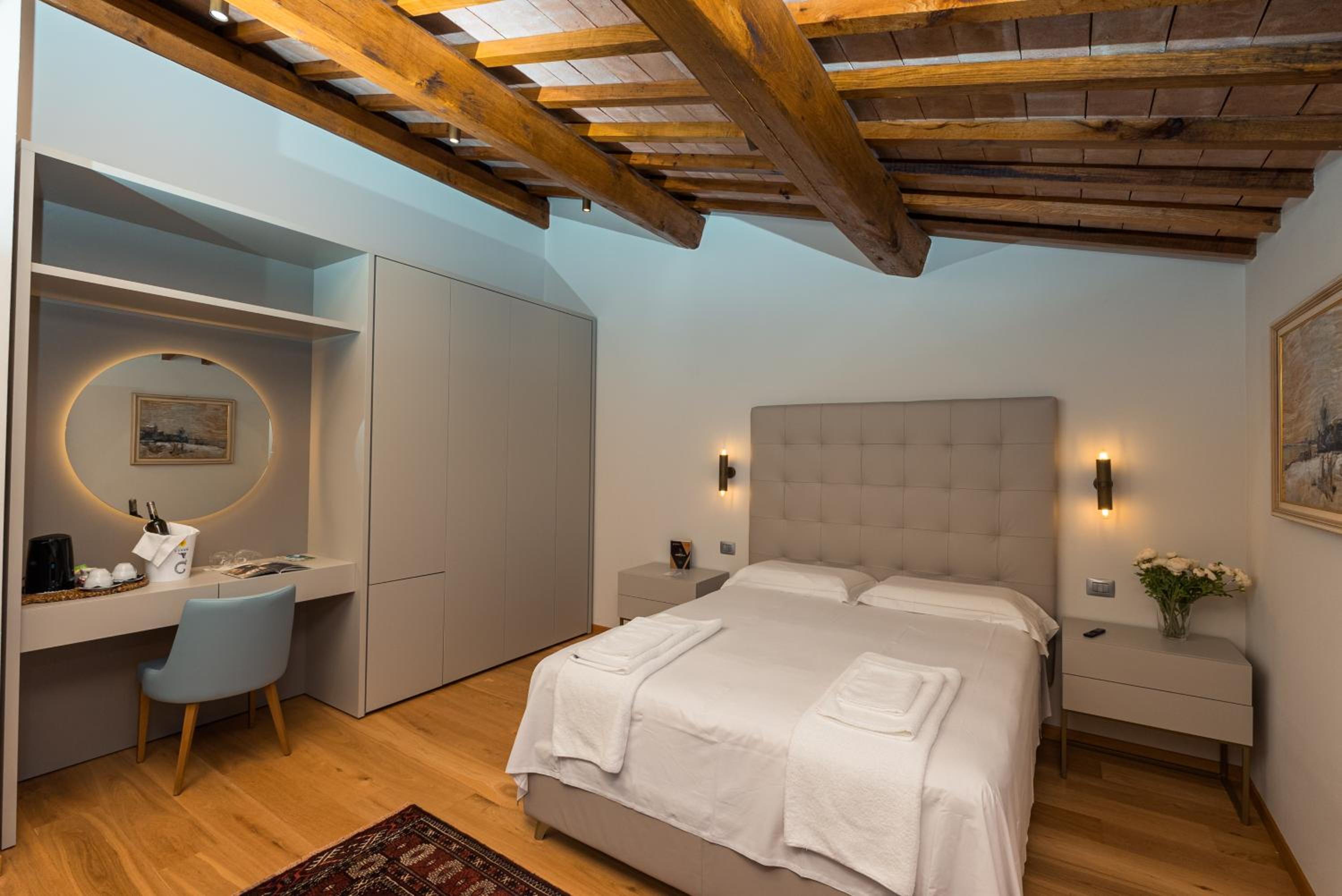 Superior King Suite - Photo 3