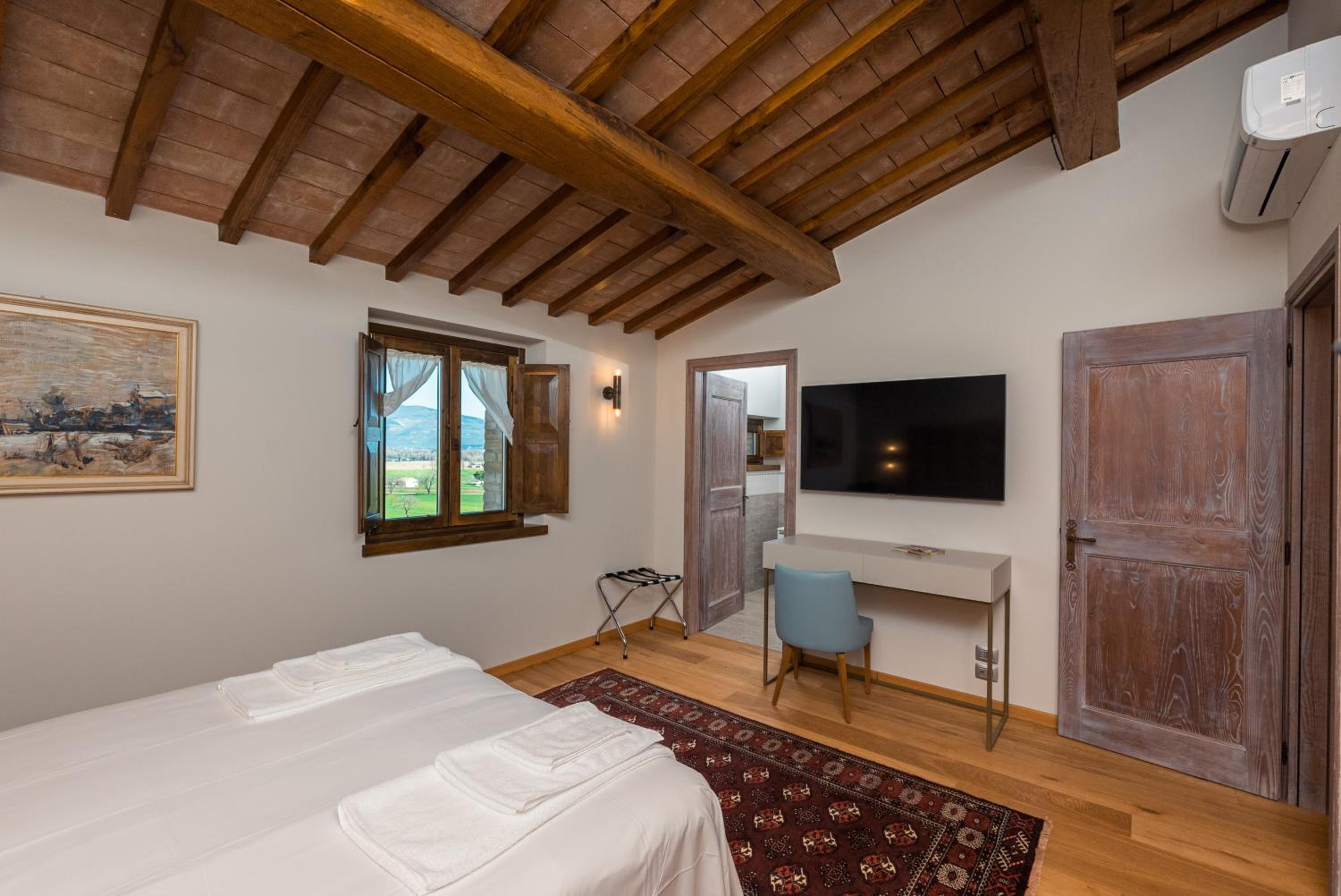 Superior King Suite - Photo 4