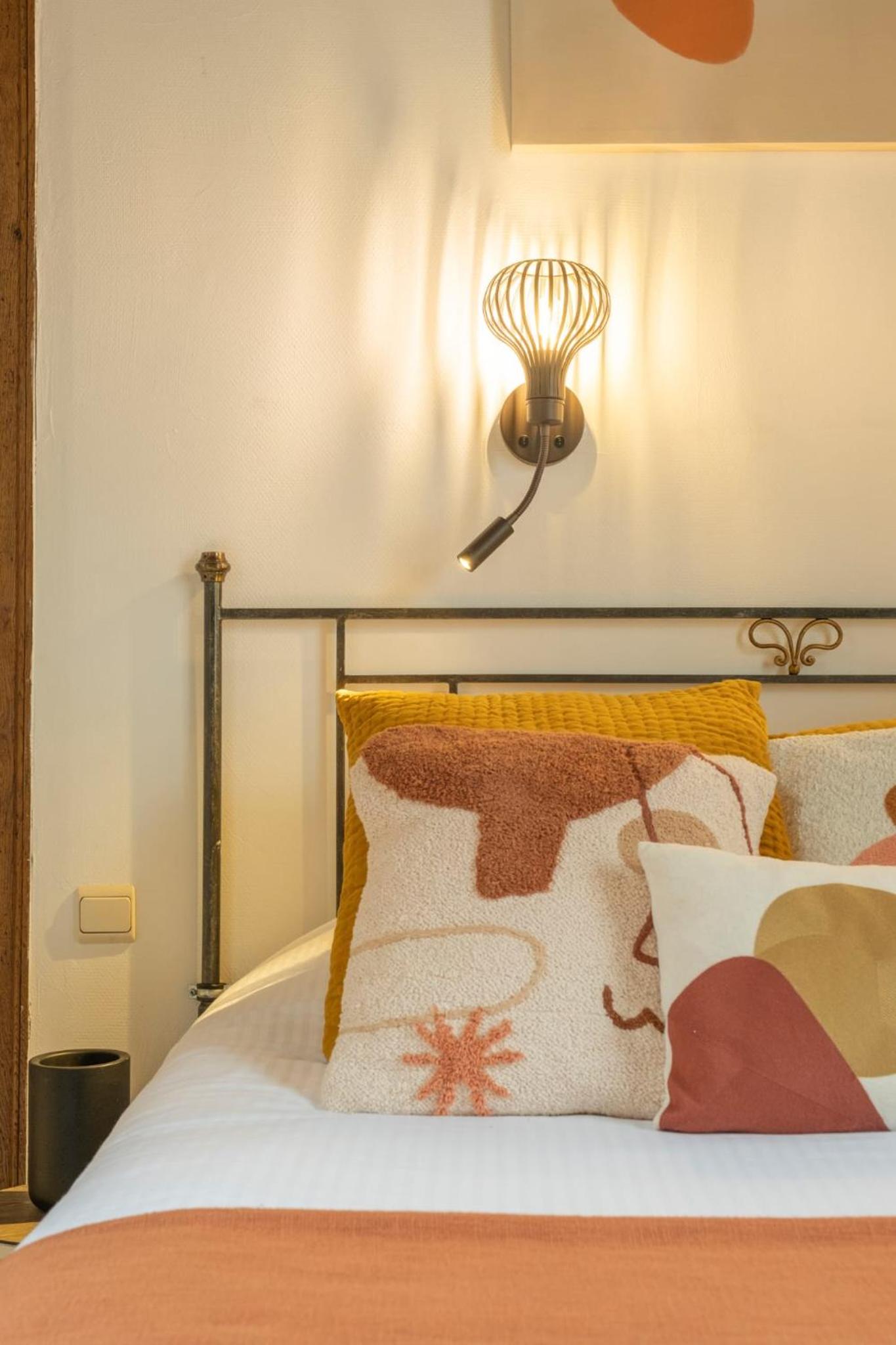 Honeymoon Suite - Photo 8