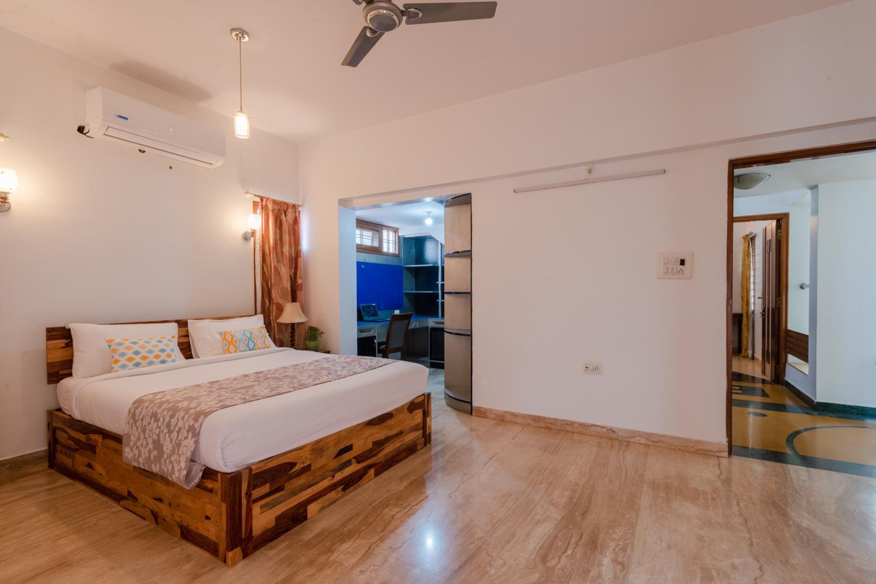 Deluxe Double Room with Balcony - Photo 1