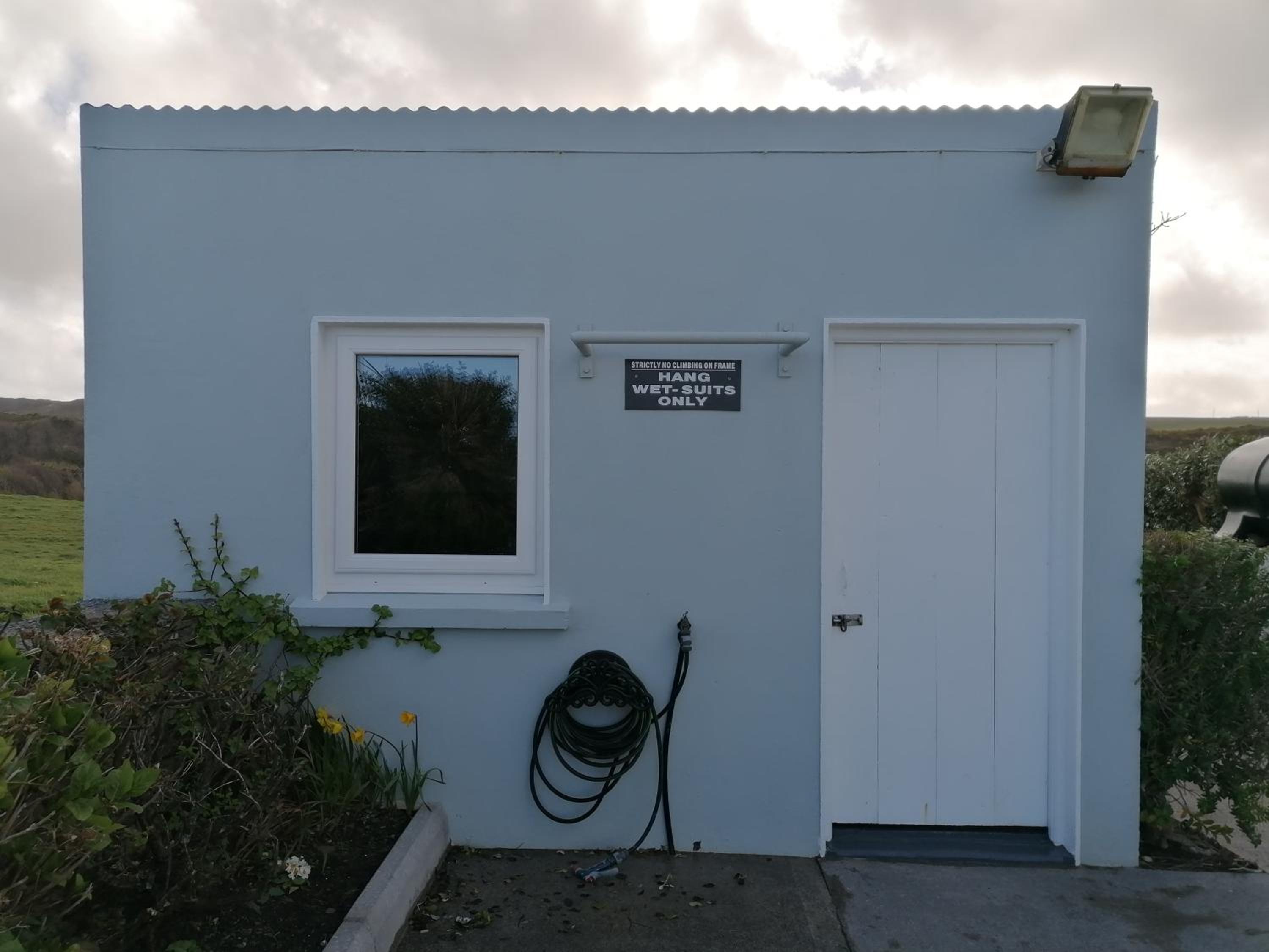 Five-Bedroom House - Photo 9
