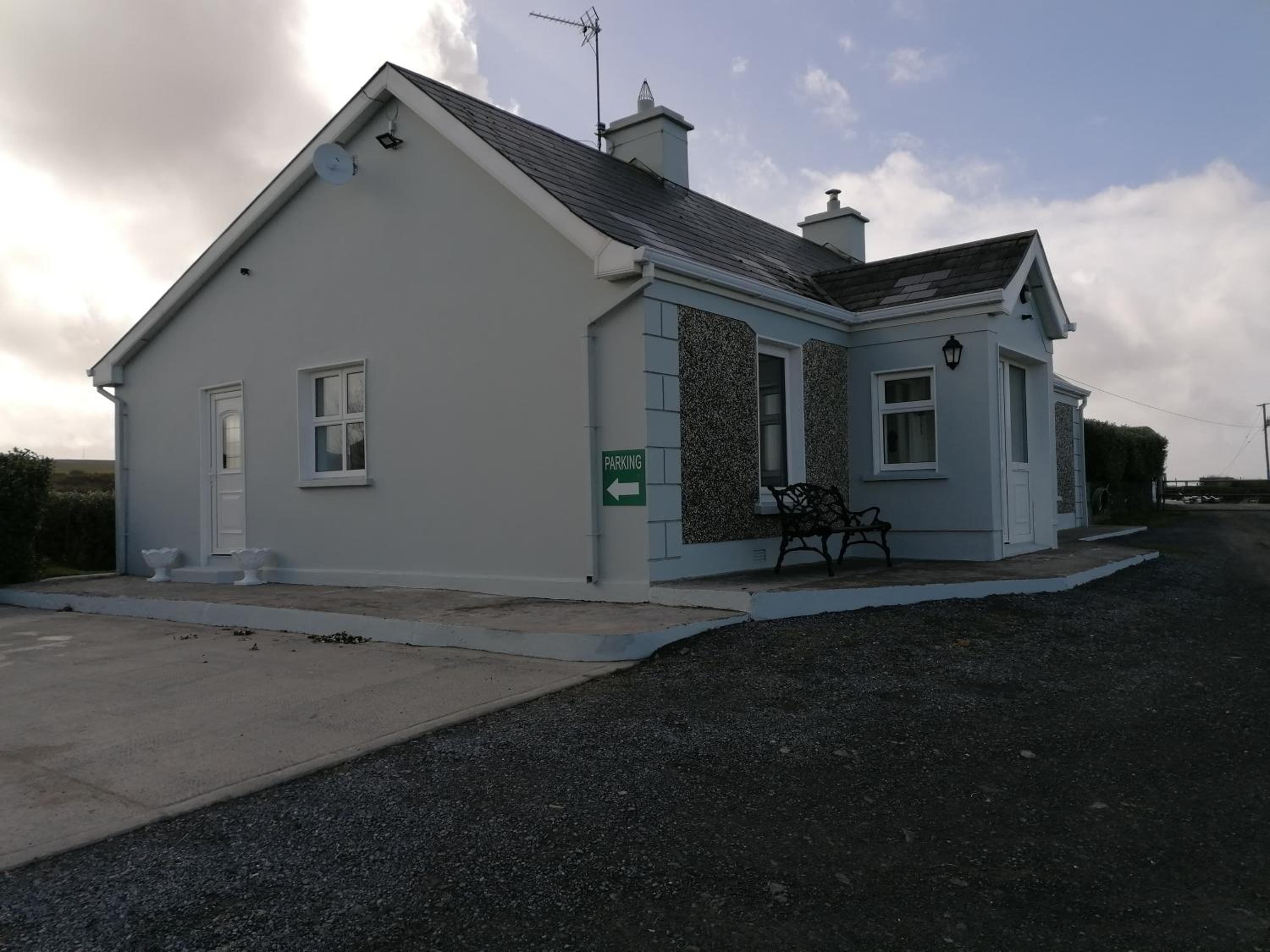 Five-Bedroom House - Photo 14