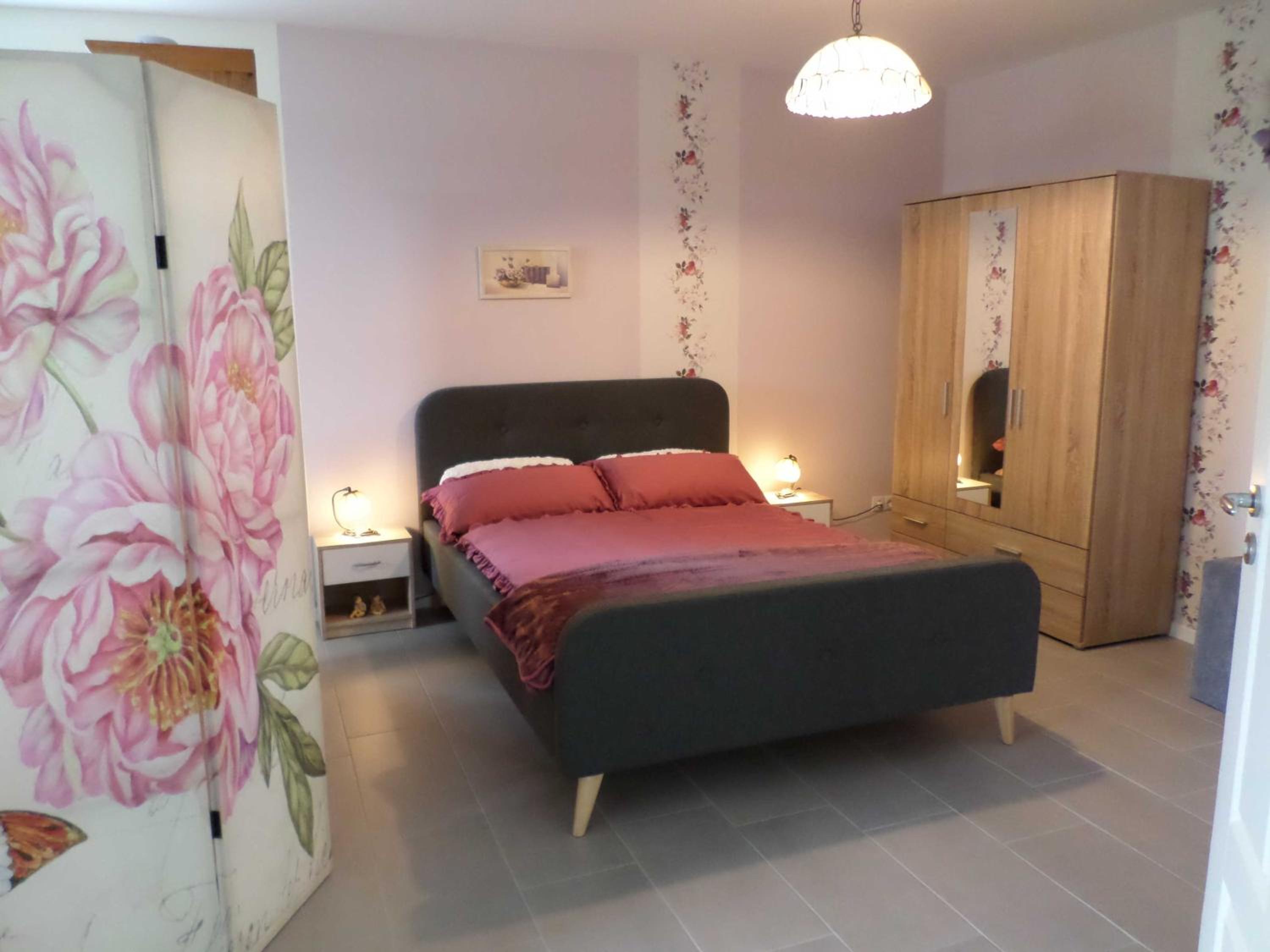 One-Bedroom Apartment with Terrace photo 1