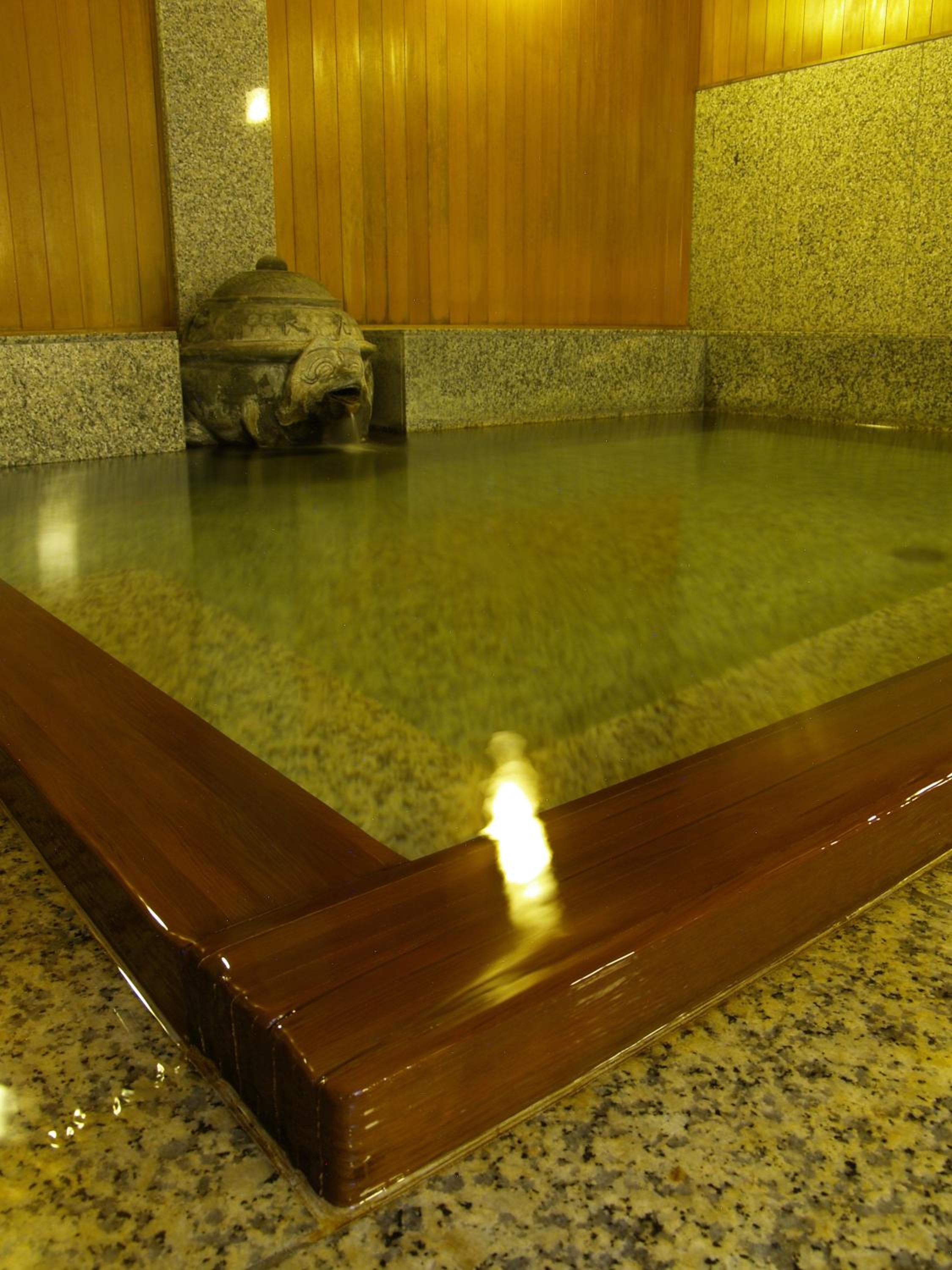 Japanese-Style Family Room with Private Toilet and River View - Photo 3