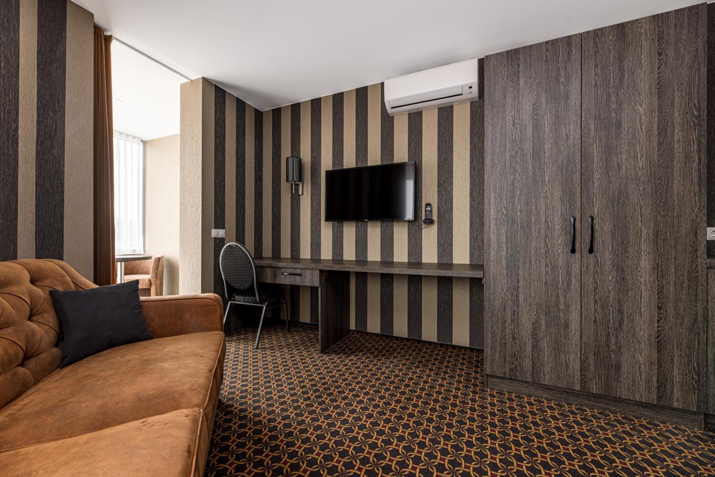 Deluxe Family Room - Photo 4